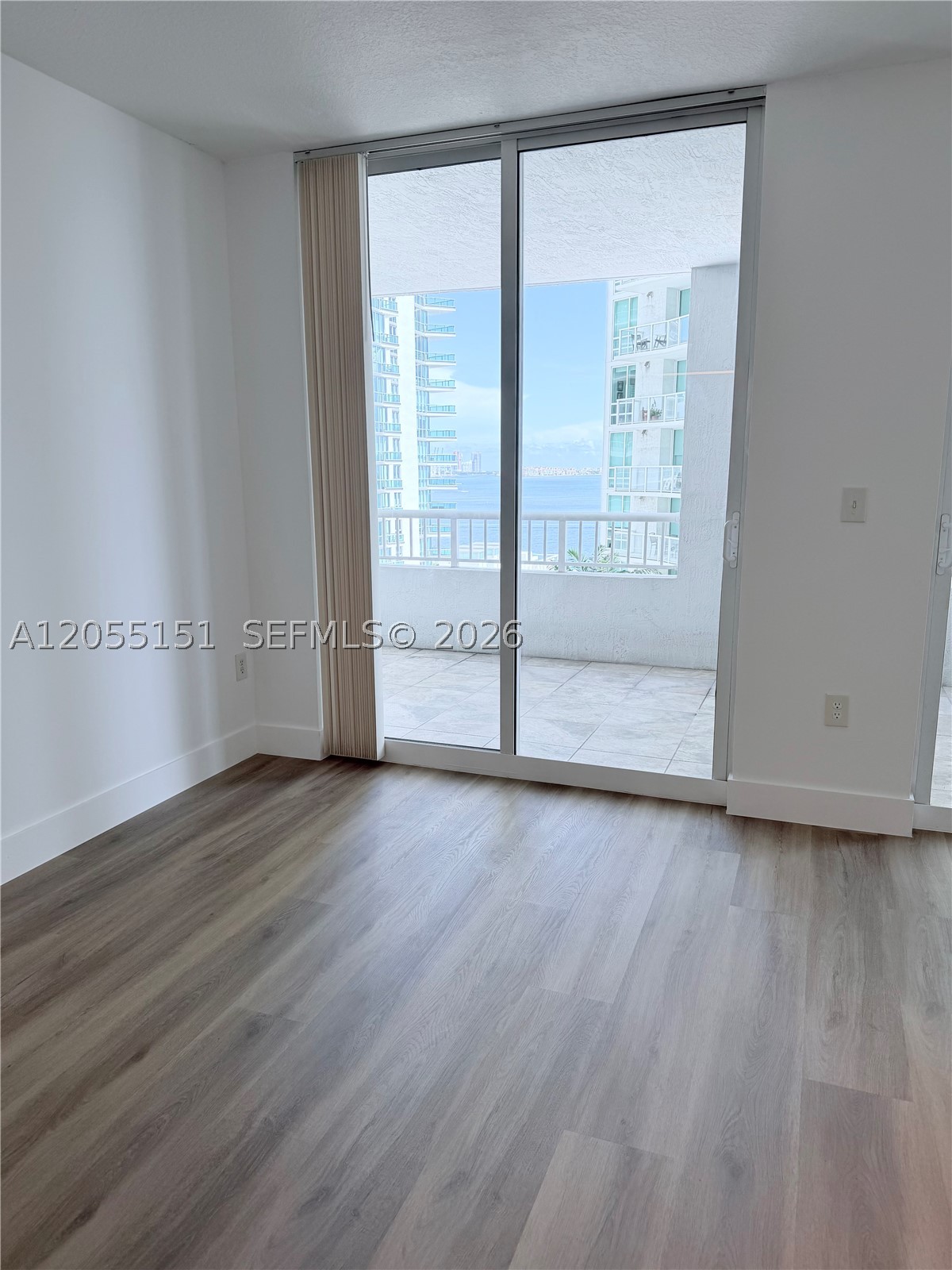 170 SE 14th St #1402, Miami FL 33131