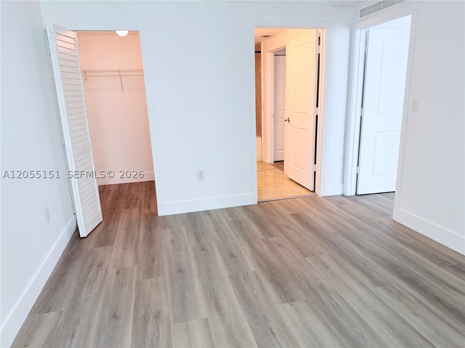 170 SE 14th St #1402, Miami FL 33131