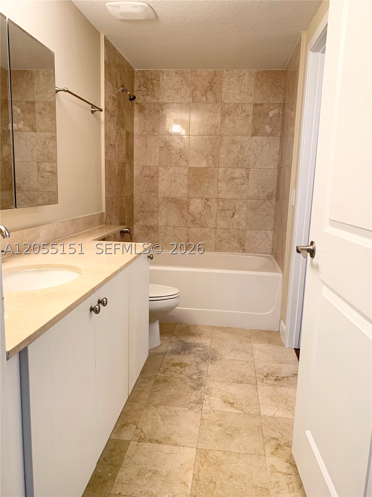 170 SE 14th St #1402, Miami FL 33131