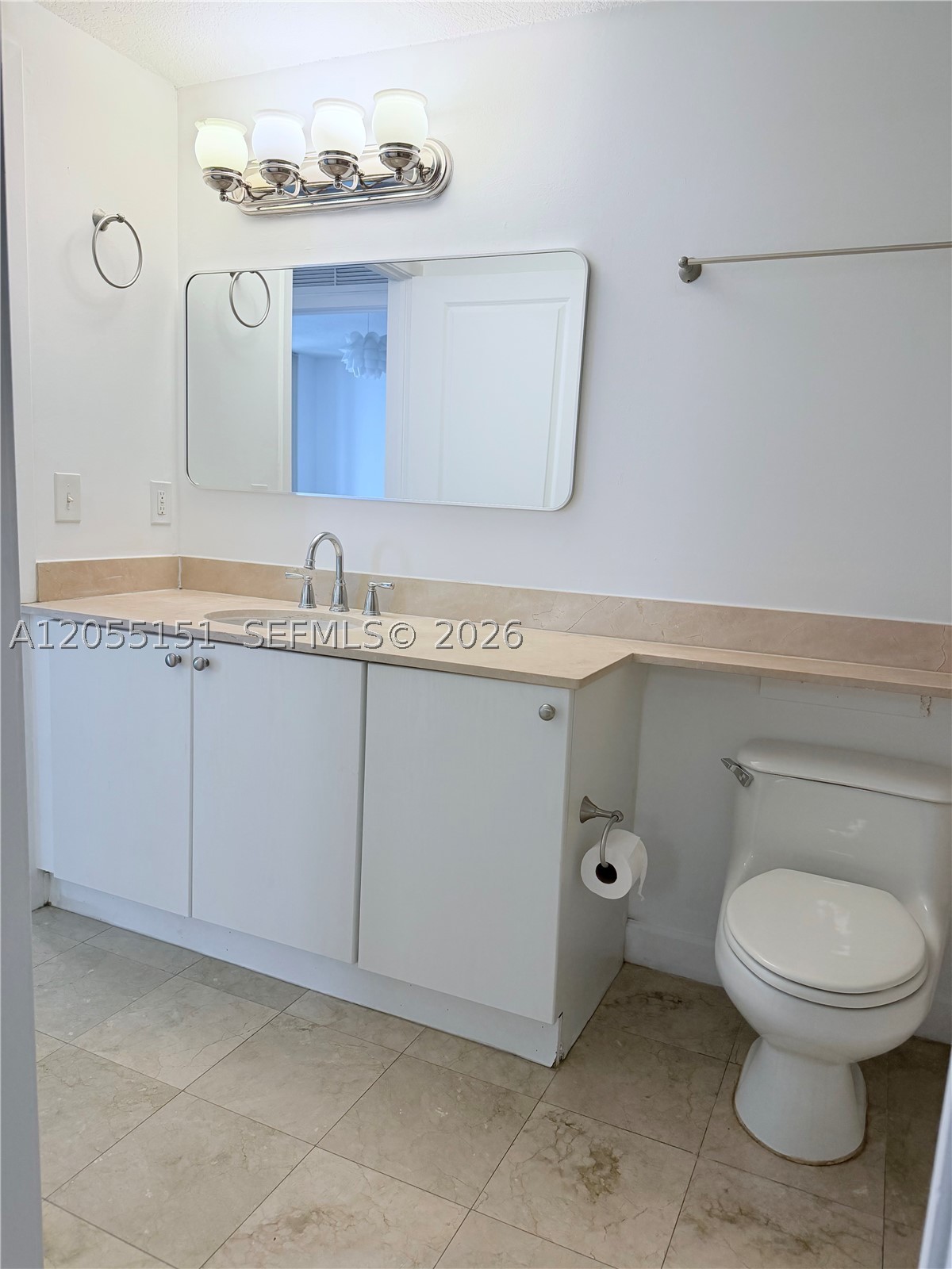 170 SE 14th St #1402, Miami FL 33131