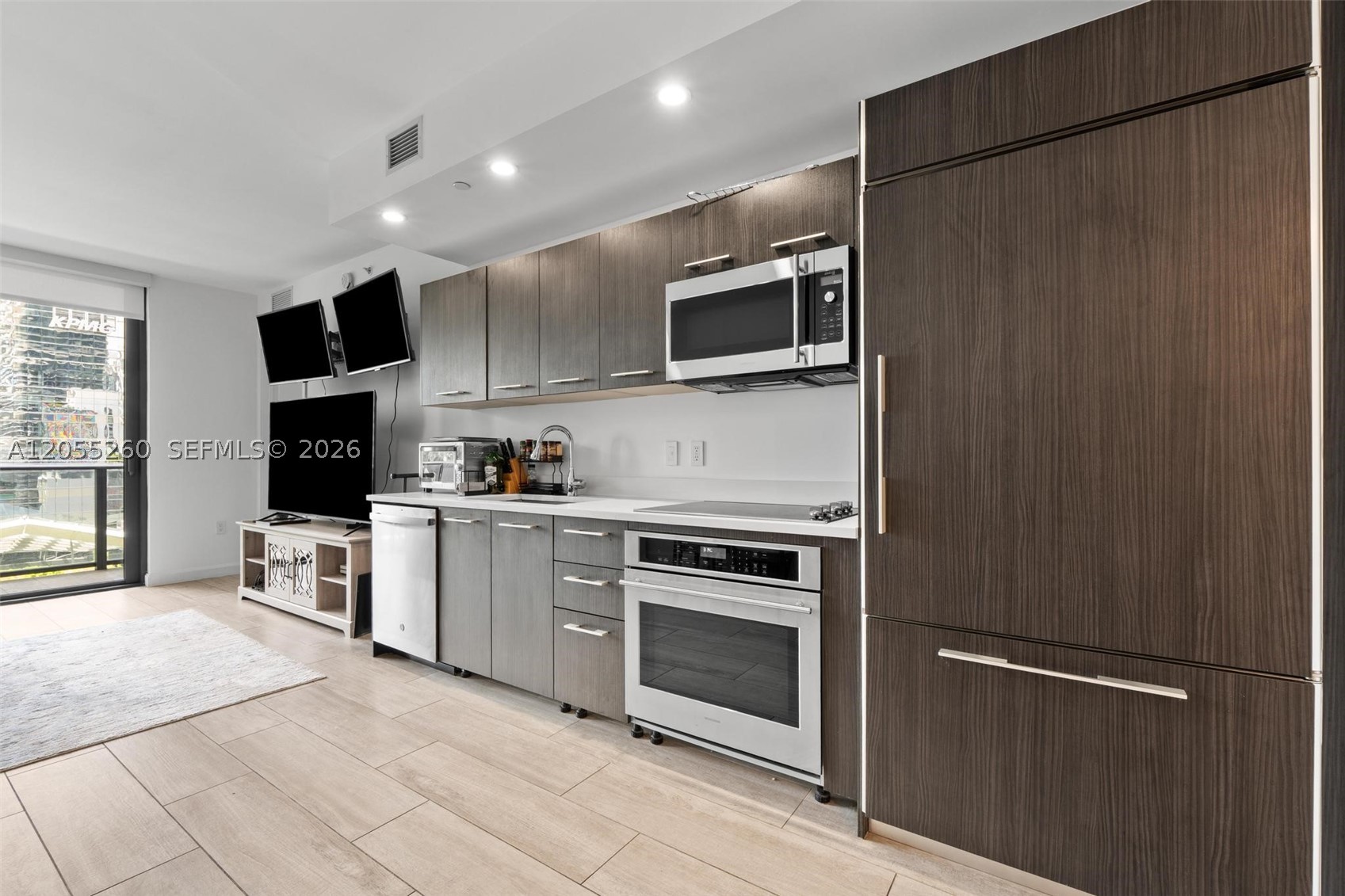45 SW 9th St #1109, Miami FL 33130