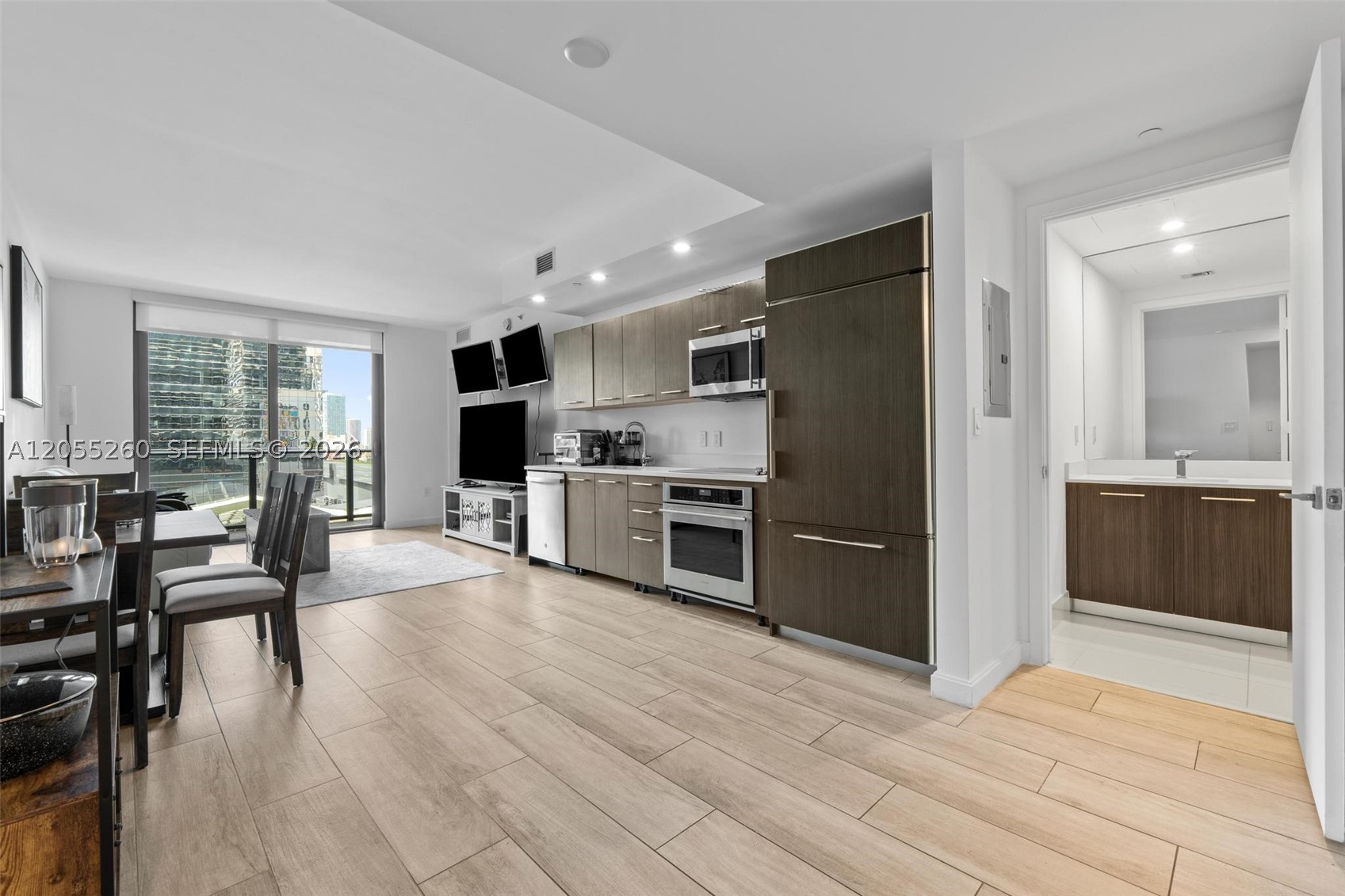 45 SW 9th St #1109, Miami FL 33130