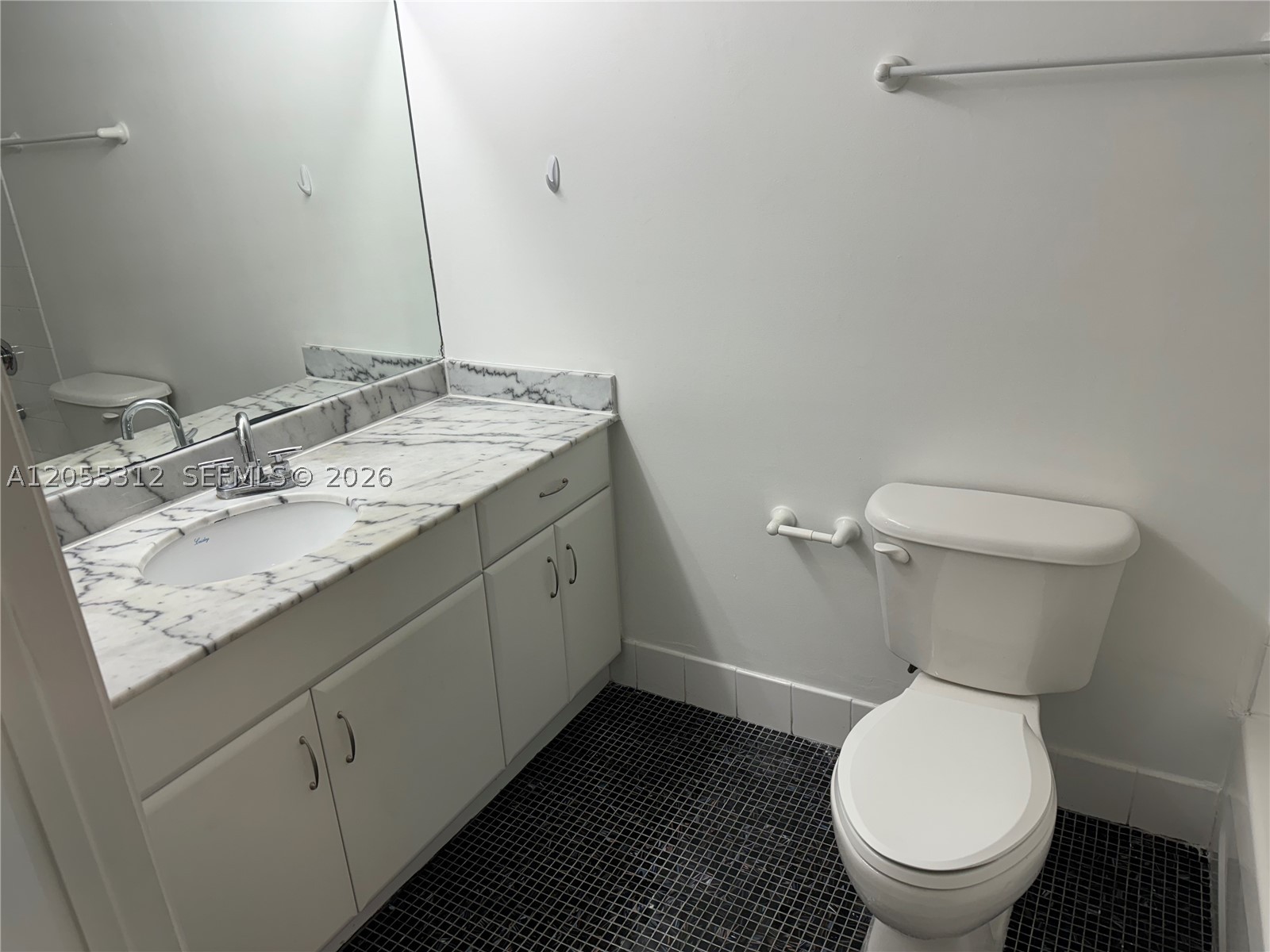 1200 Brickell Bay Dr #2310, Miami FL 33131