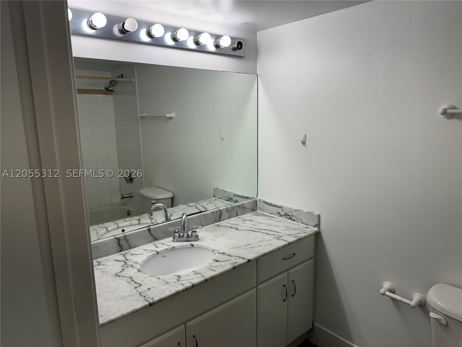 1200 Brickell Bay Dr #2310, Miami FL 33131