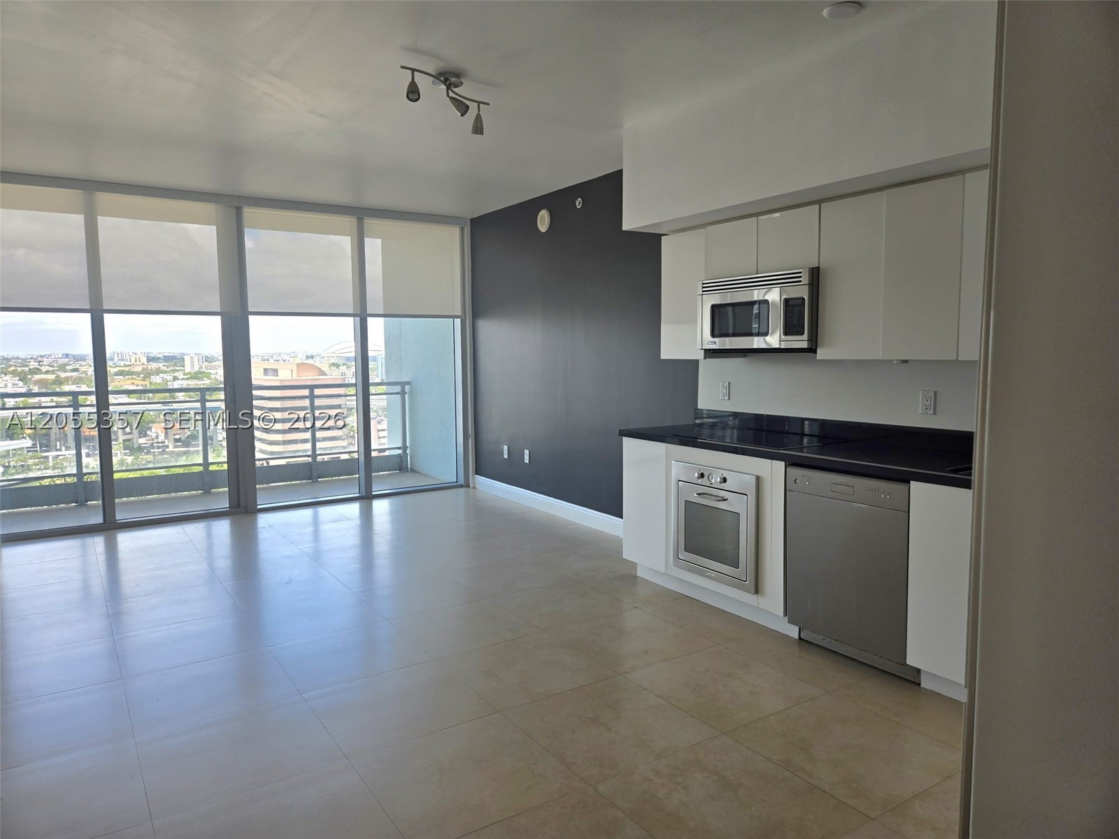 92 SW 3rd St #1808, Miami FL 33130