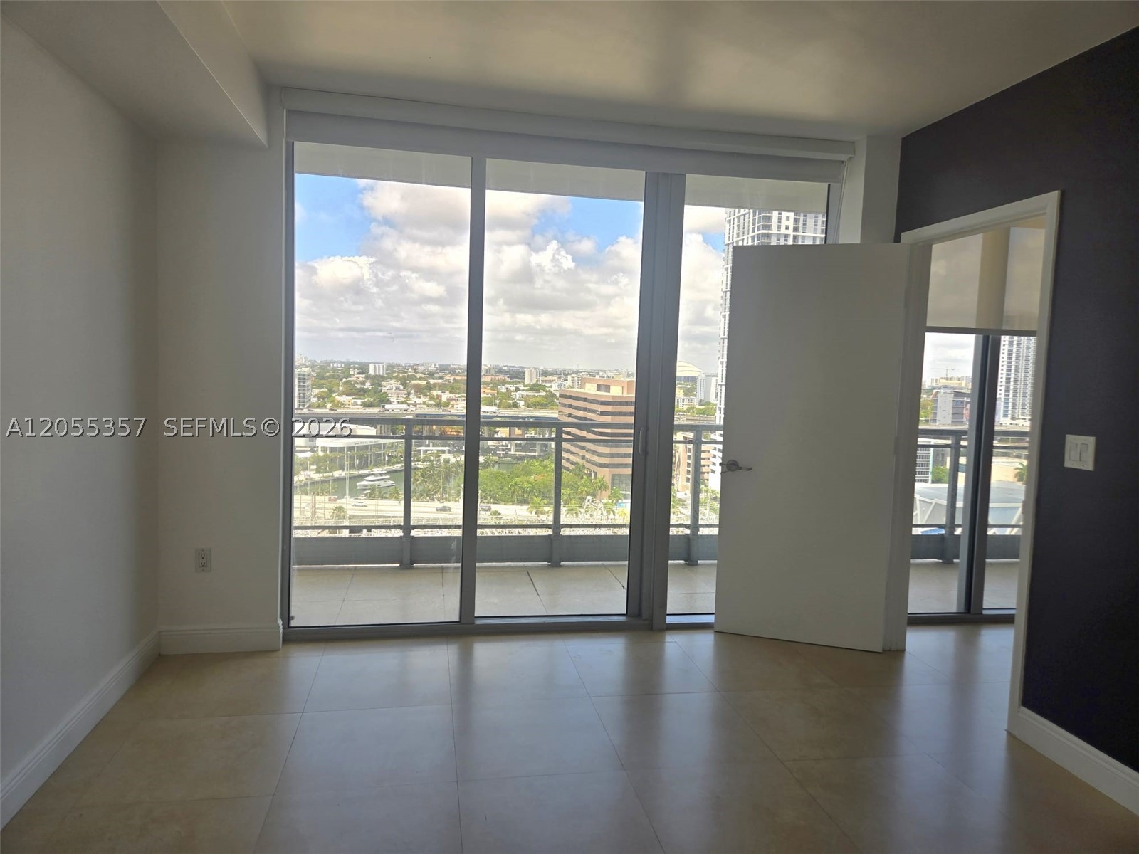 92 SW 3rd St #1808, Miami FL 33130