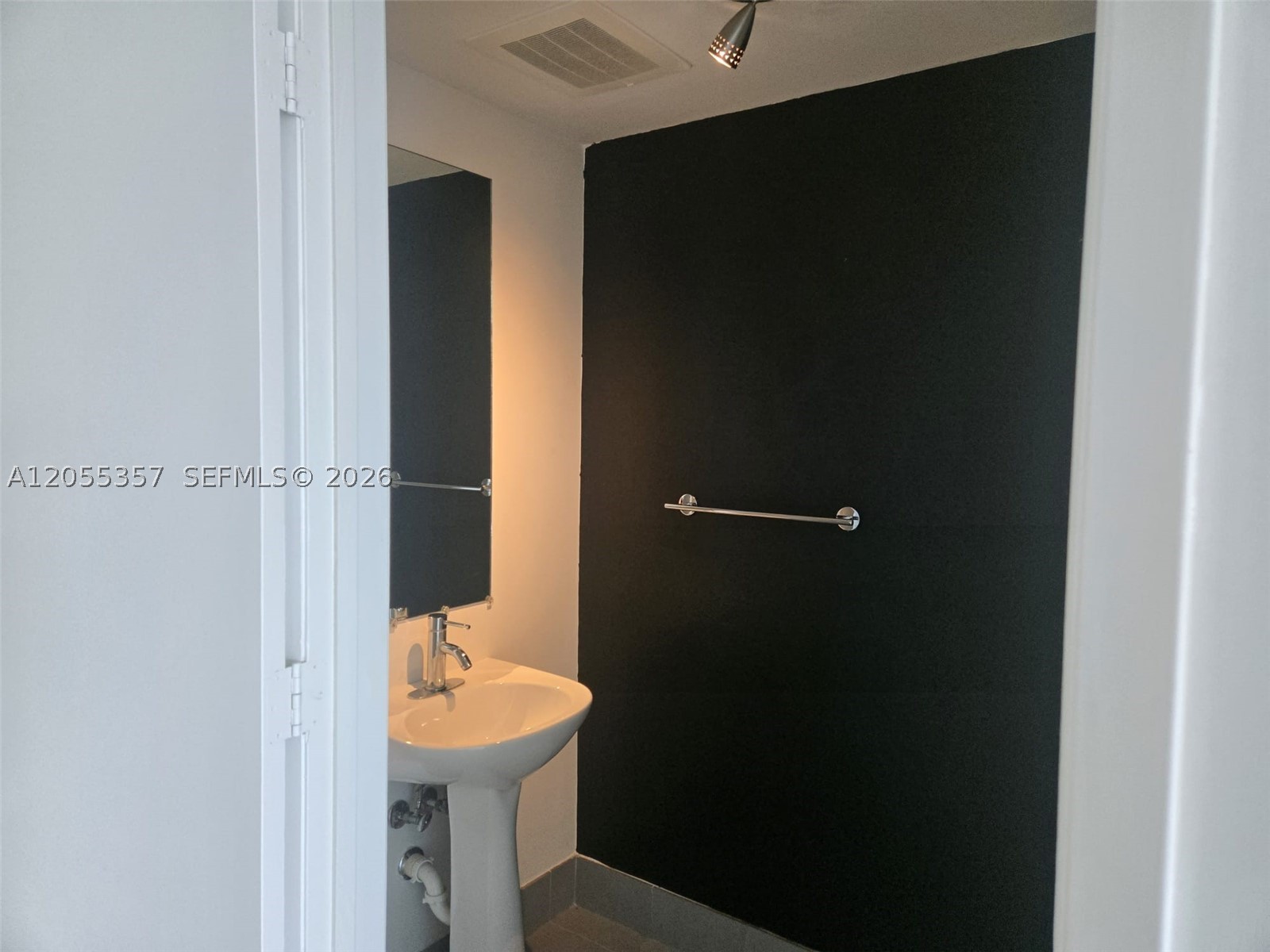92 SW 3rd St #1808, Miami FL 33130