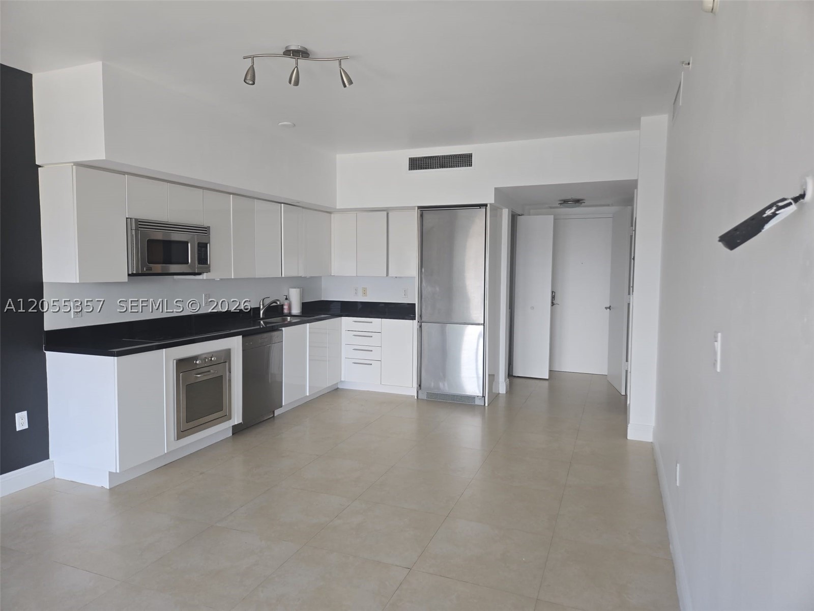 92 SW 3rd St #1808, Miami FL 33130