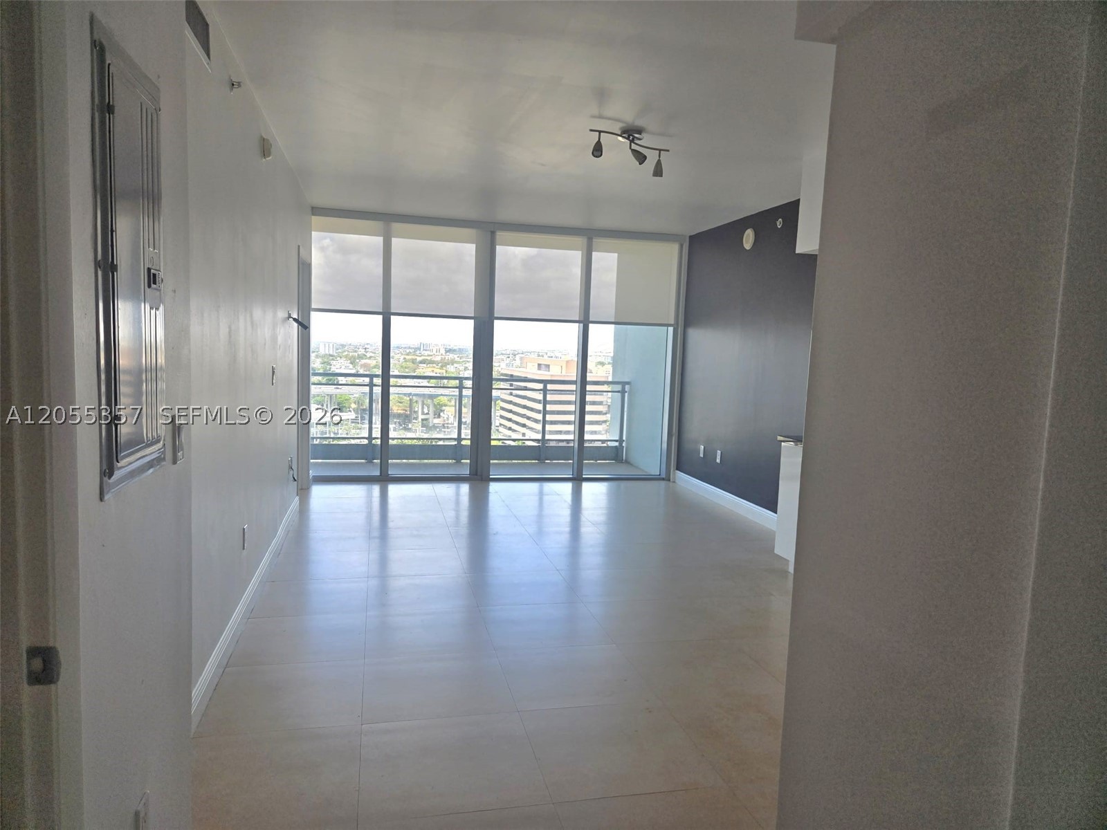 92 SW 3rd St #1808, Miami FL 33130