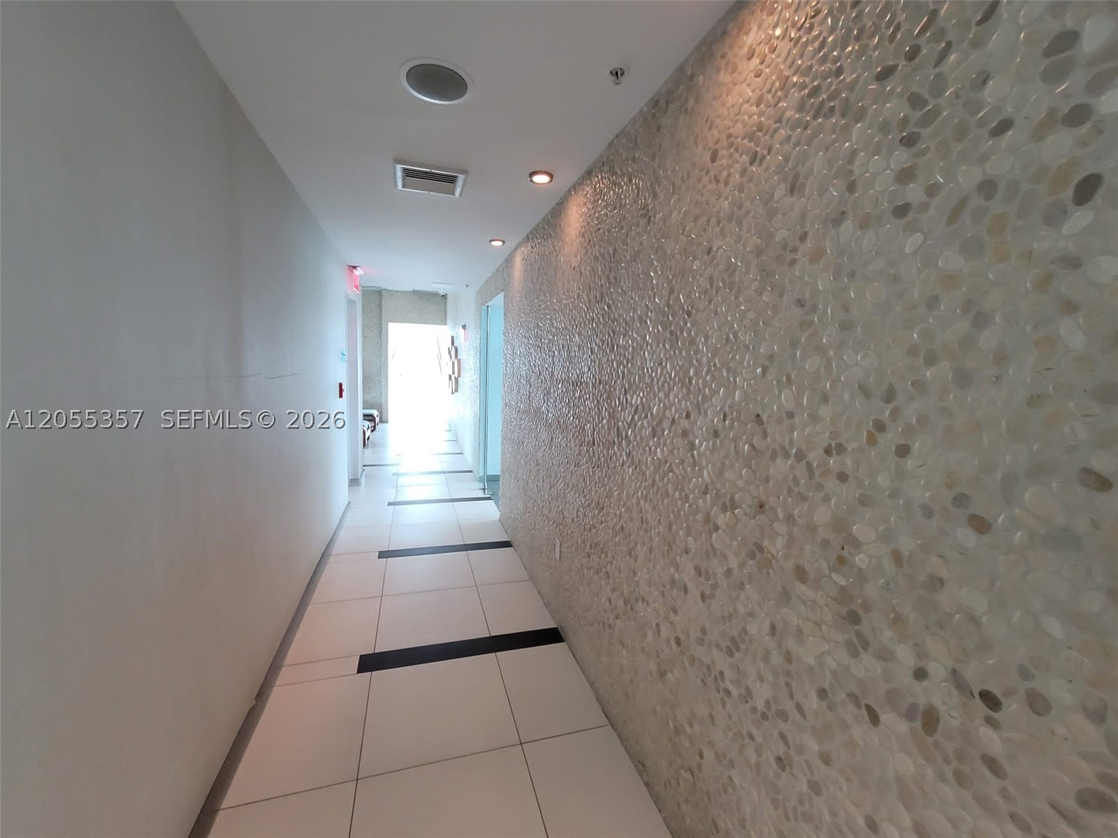92 SW 3rd St #1808, Miami FL 33130