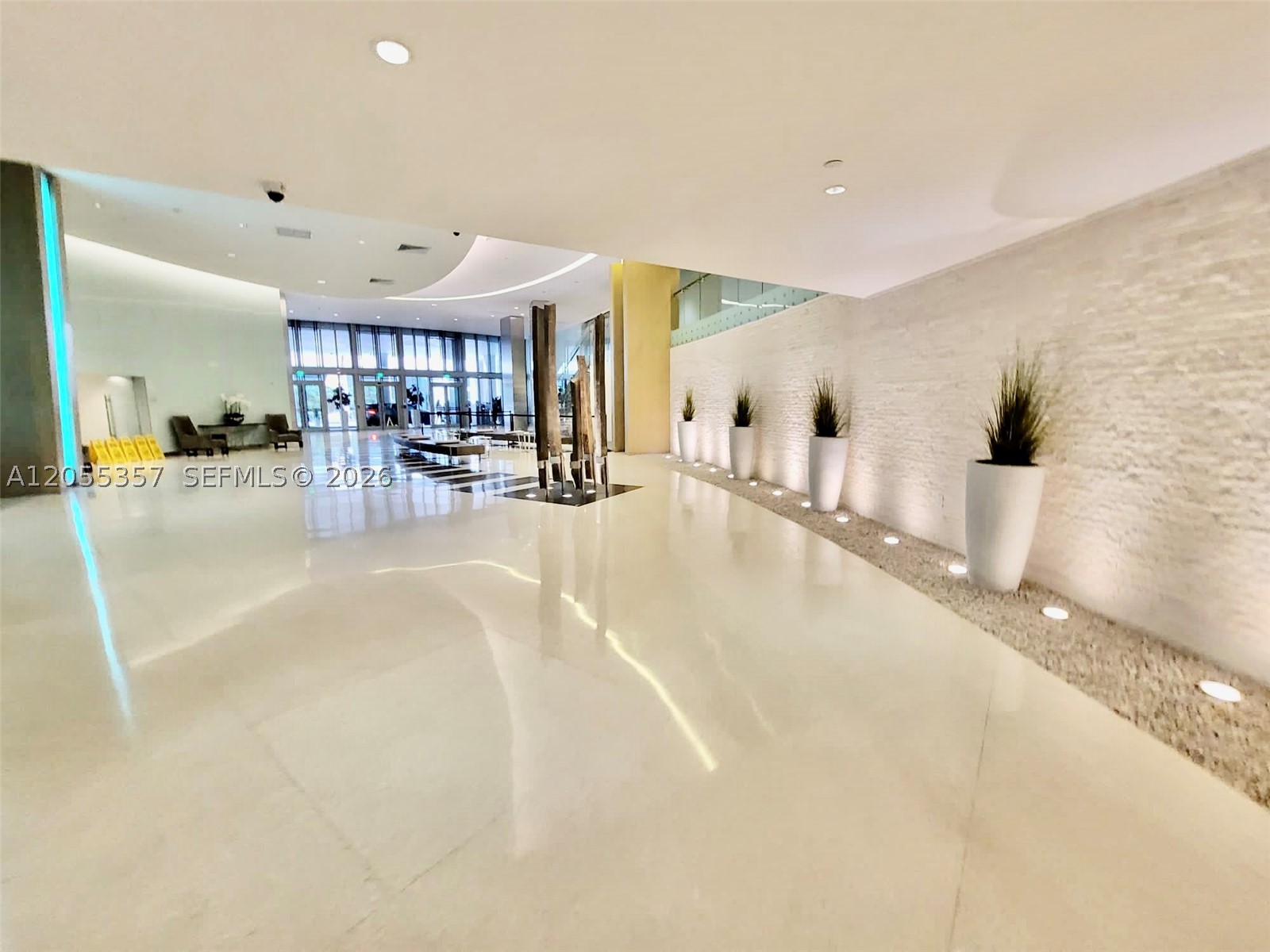 92 SW 3rd St #1808, Miami FL 33130