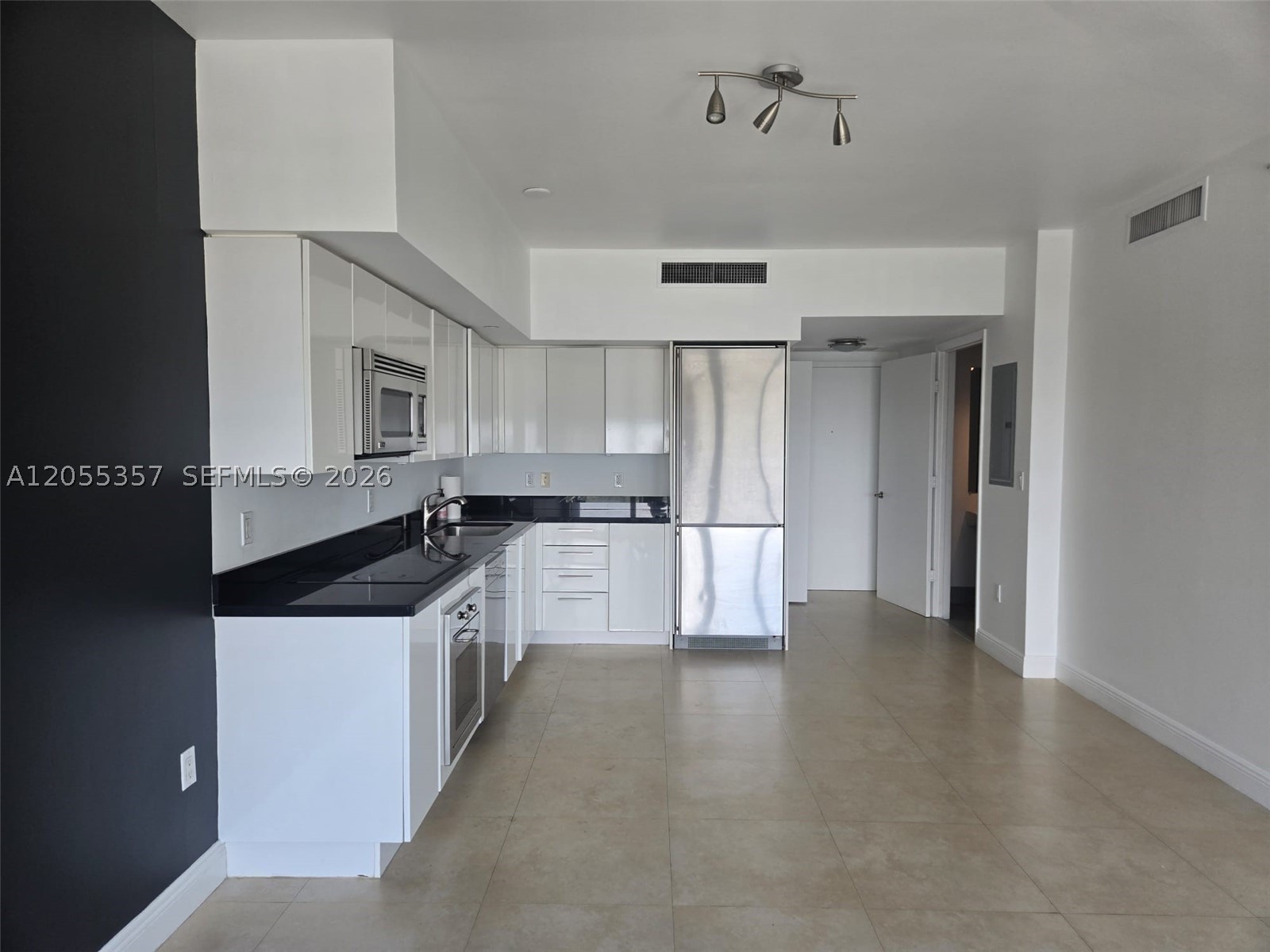 92 SW 3rd St #1808, Miami FL 33130