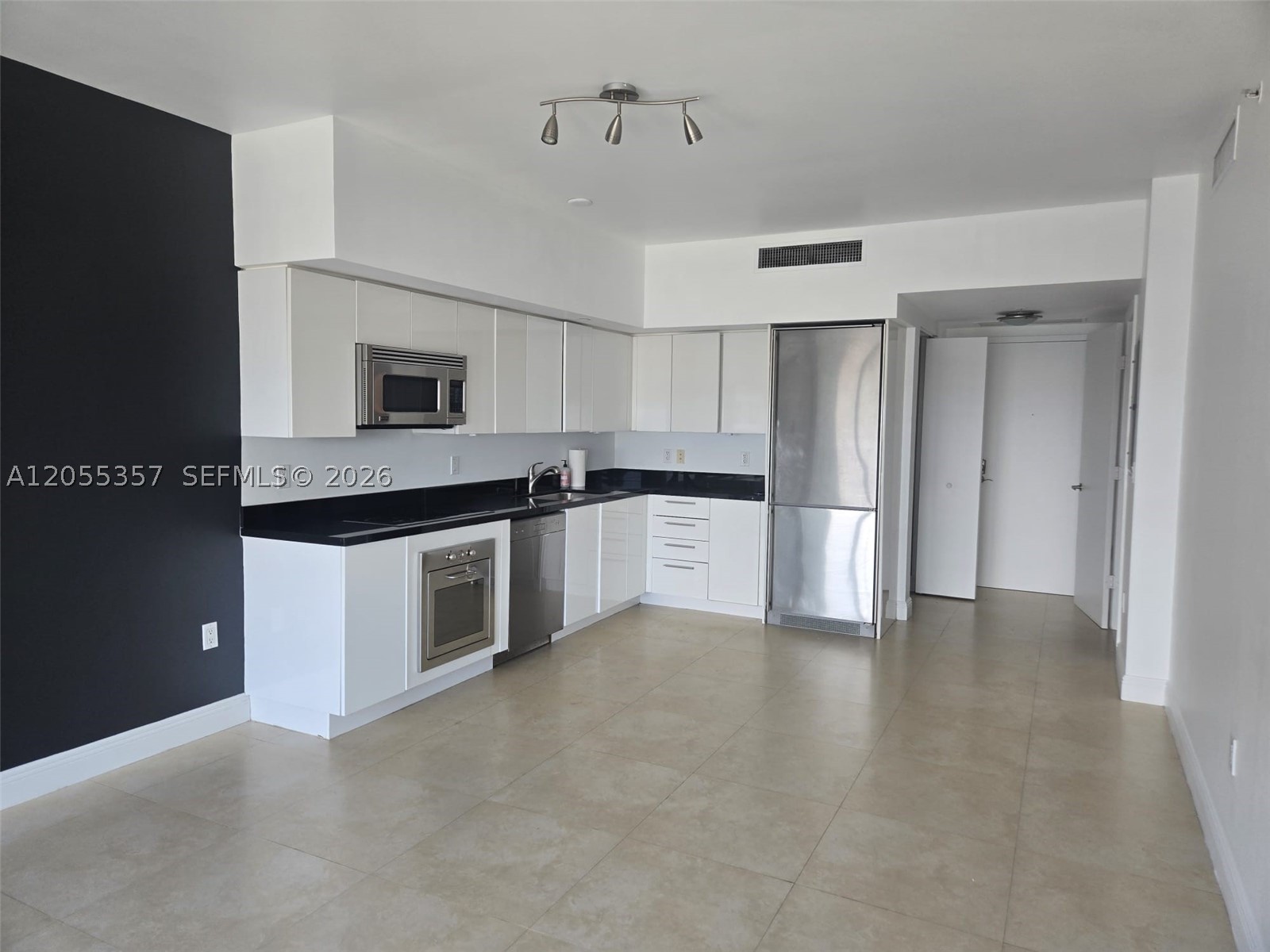 92 SW 3rd St #1808, Miami FL 33130