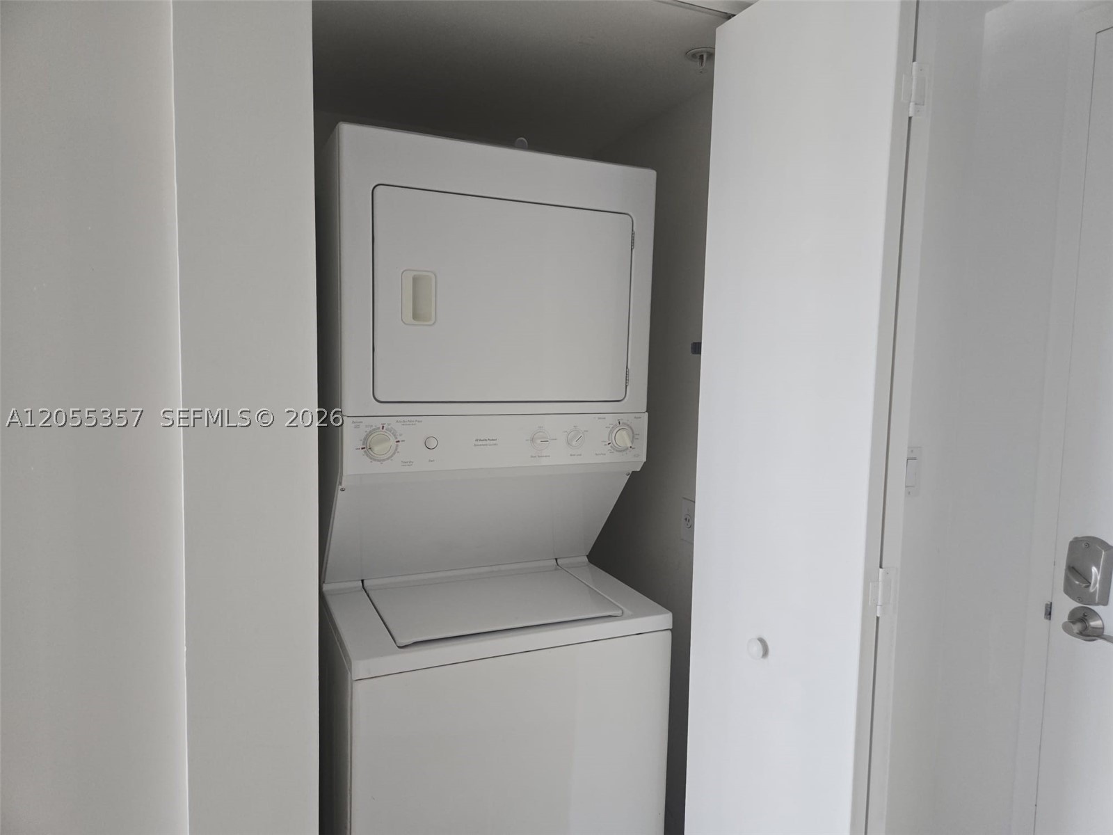 92 SW 3rd St #1808, Miami FL 33130