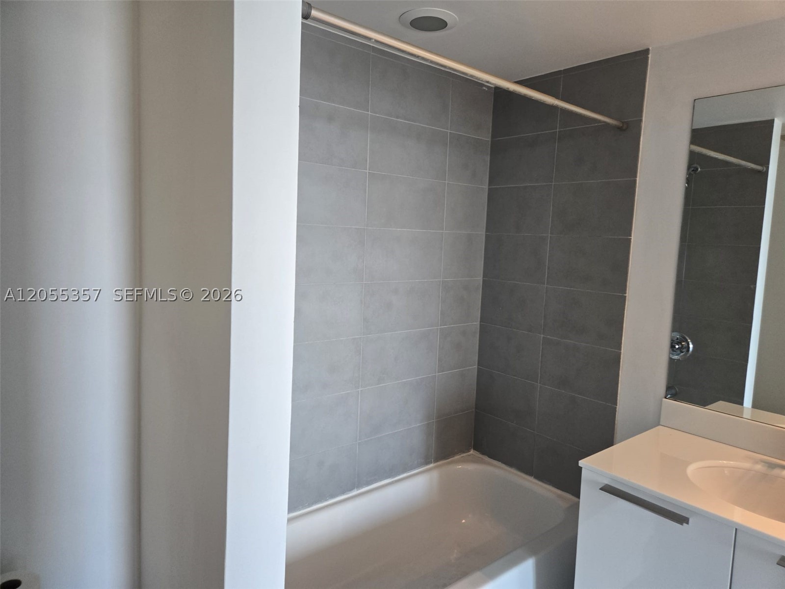 92 SW 3rd St #1808, Miami FL 33130