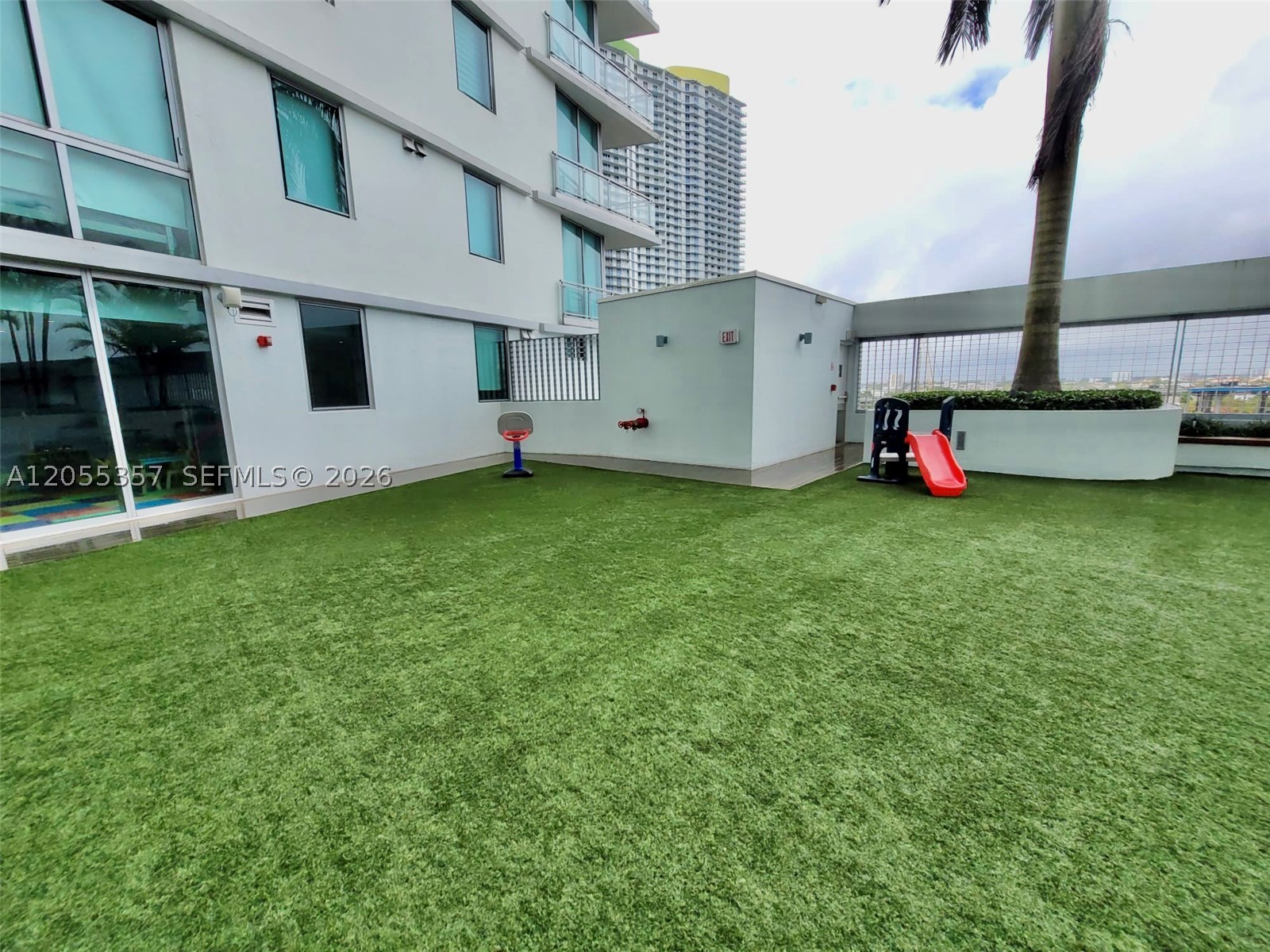92 SW 3rd St #1808, Miami FL 33130