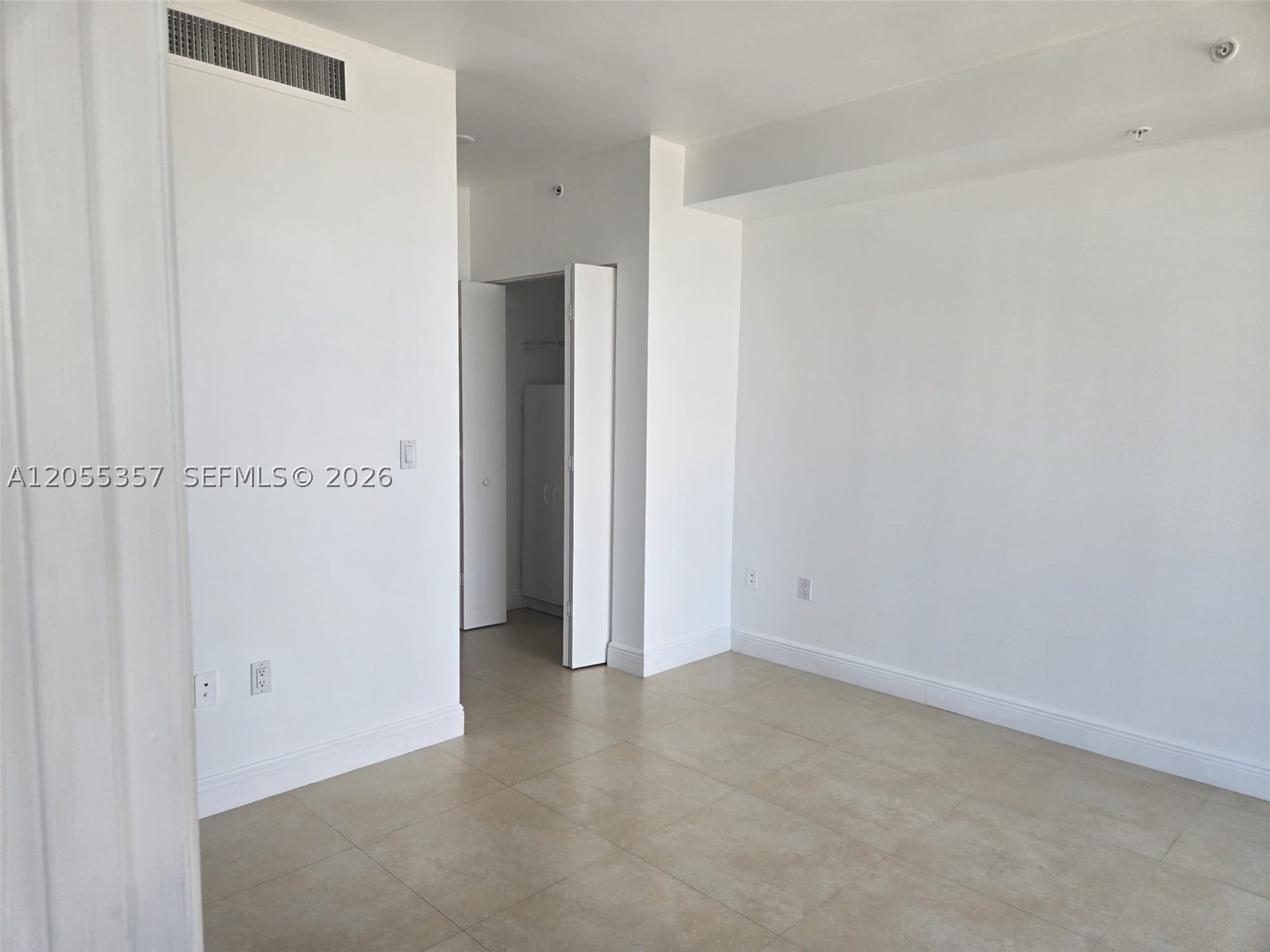 92 SW 3rd St #1808, Miami FL 33130