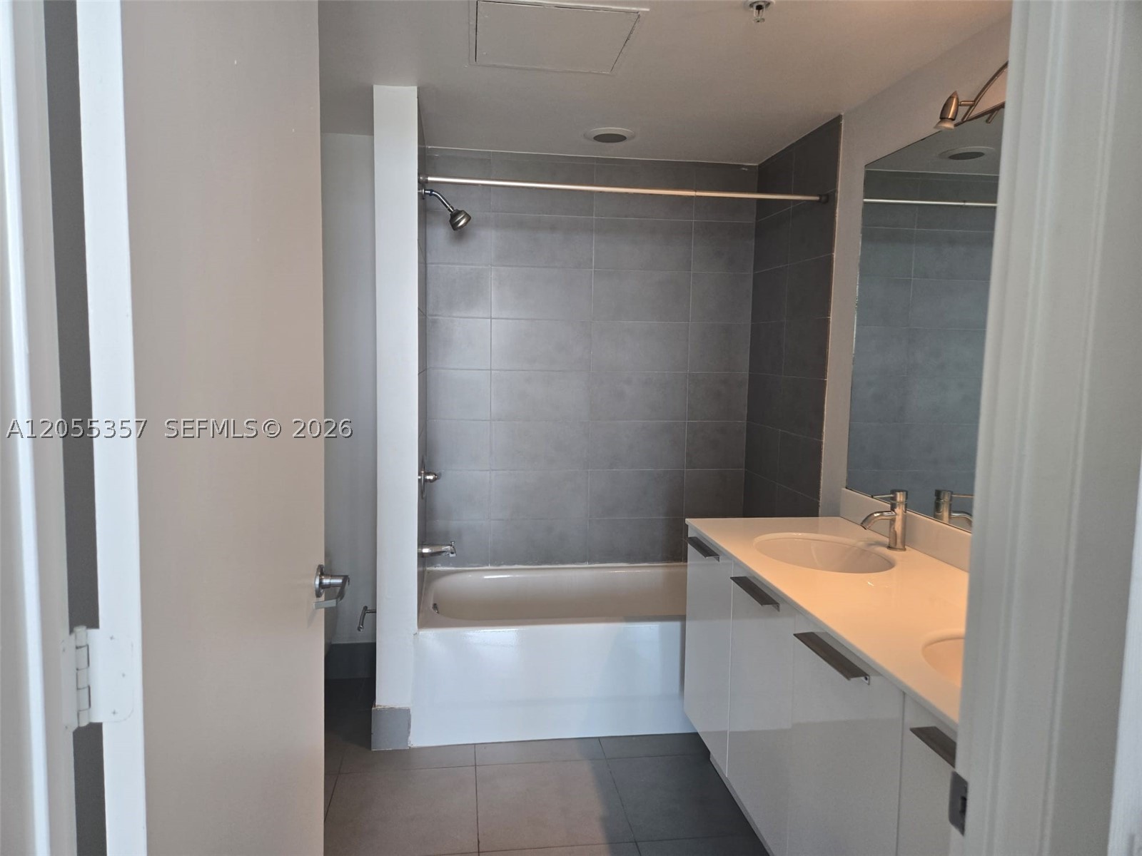 92 SW 3rd St #1808, Miami FL 33130