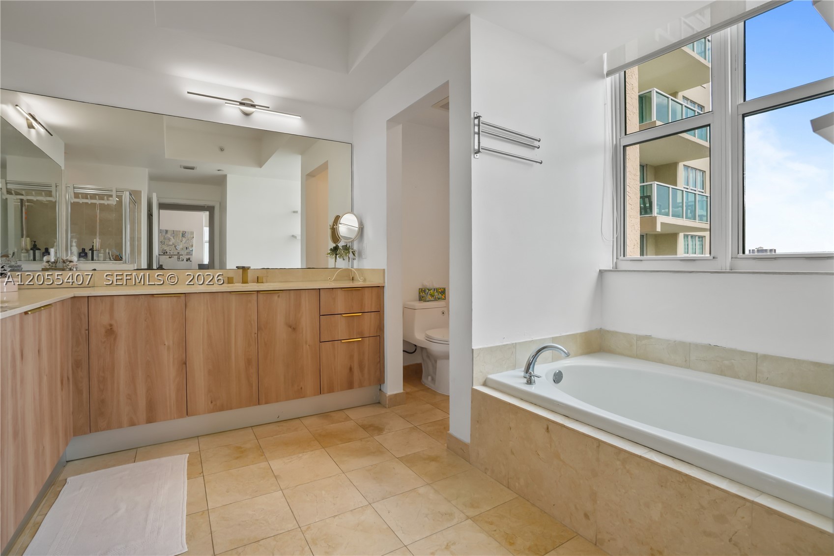3330 NE 190th St #1010, Aventura FL 33180