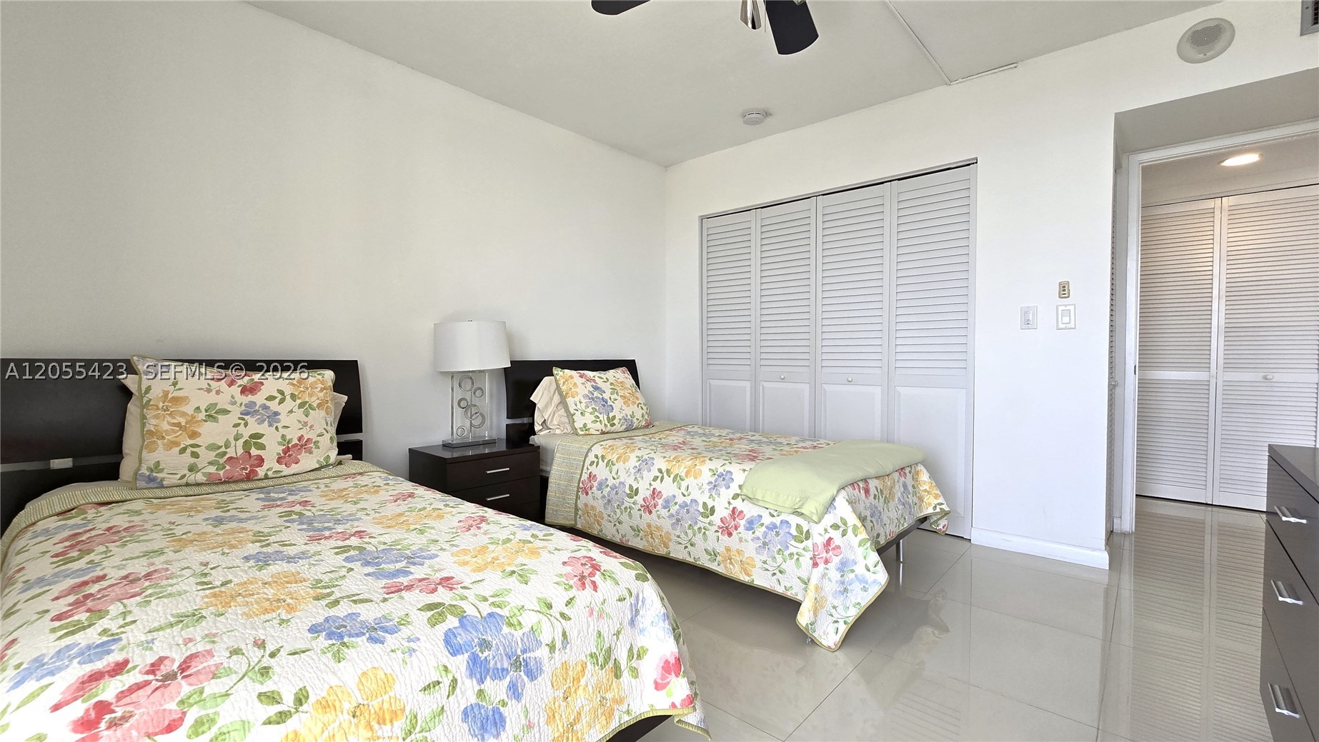 3731 N Country Club Dr #1825, Aventura FL 33180