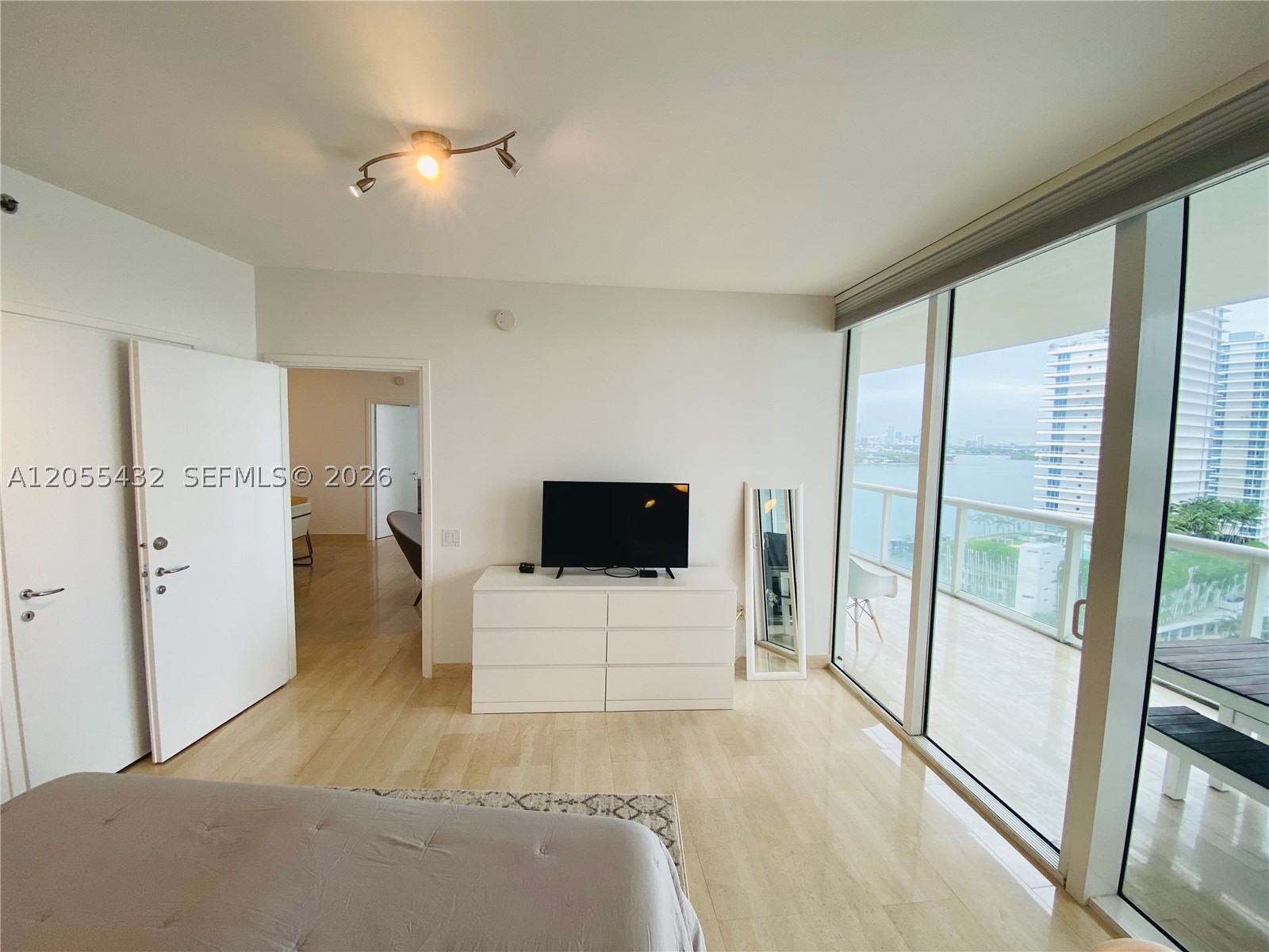 450 Alton Rd #1406, Miami Beach FL 33139