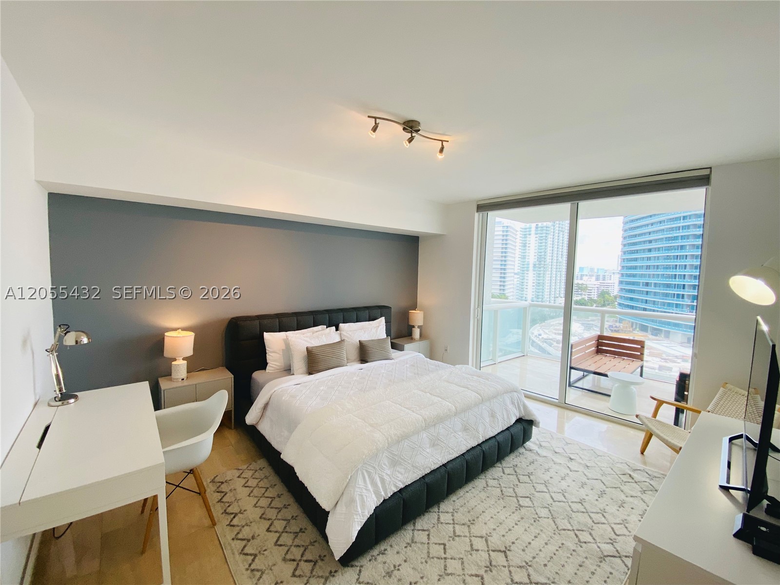 450 Alton Rd #1406, Miami Beach FL 33139