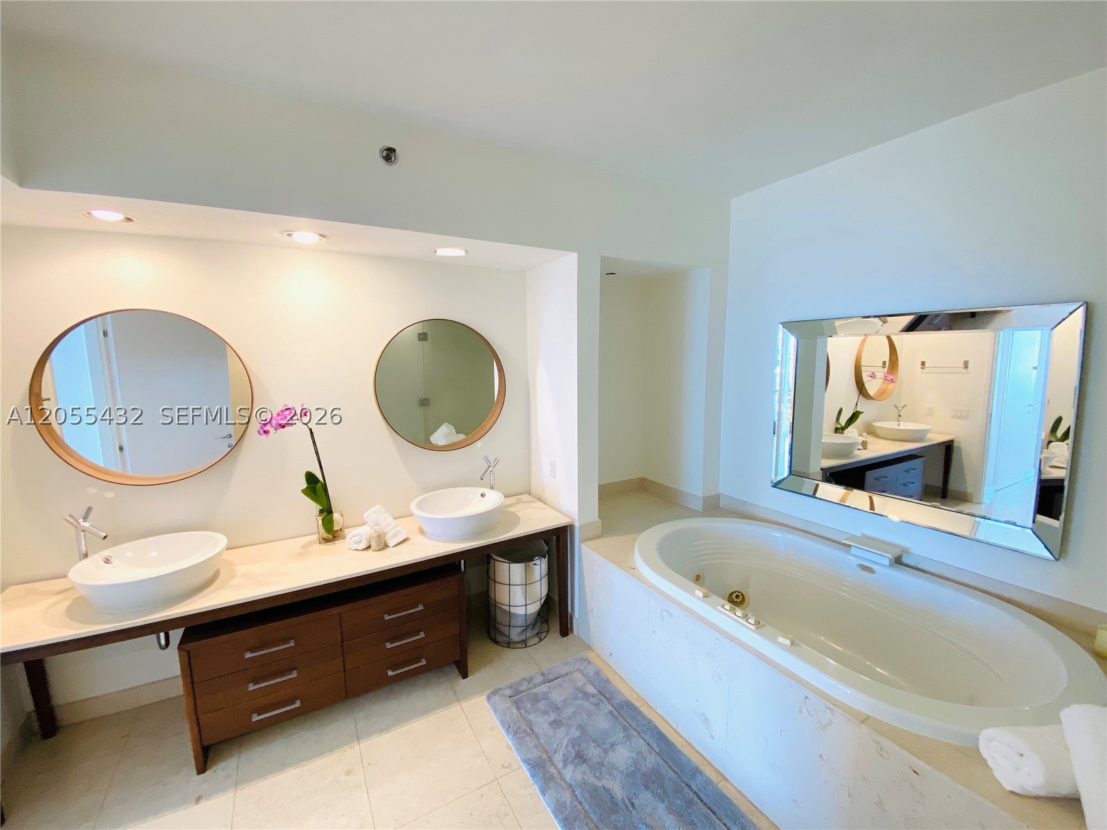 450 Alton Rd #1406, Miami Beach FL 33139