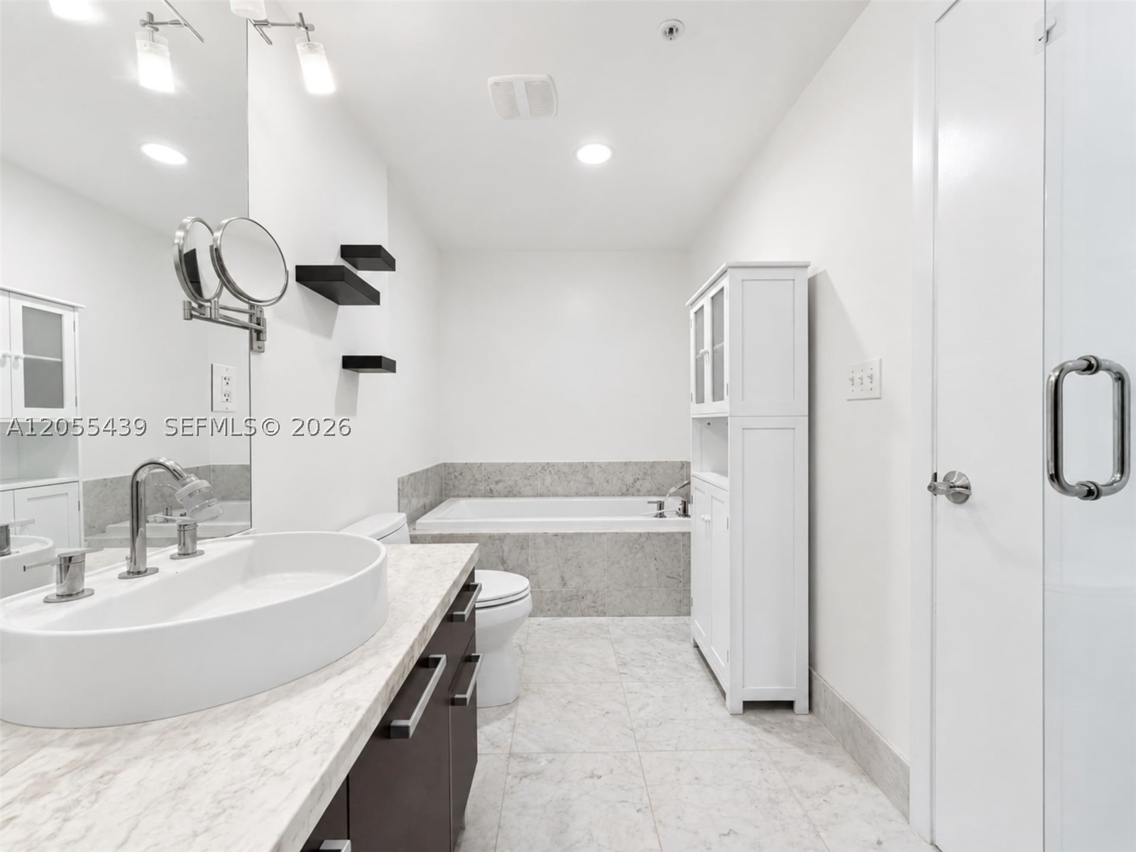 253 NE 2nd St #1804, Miami FL 33132