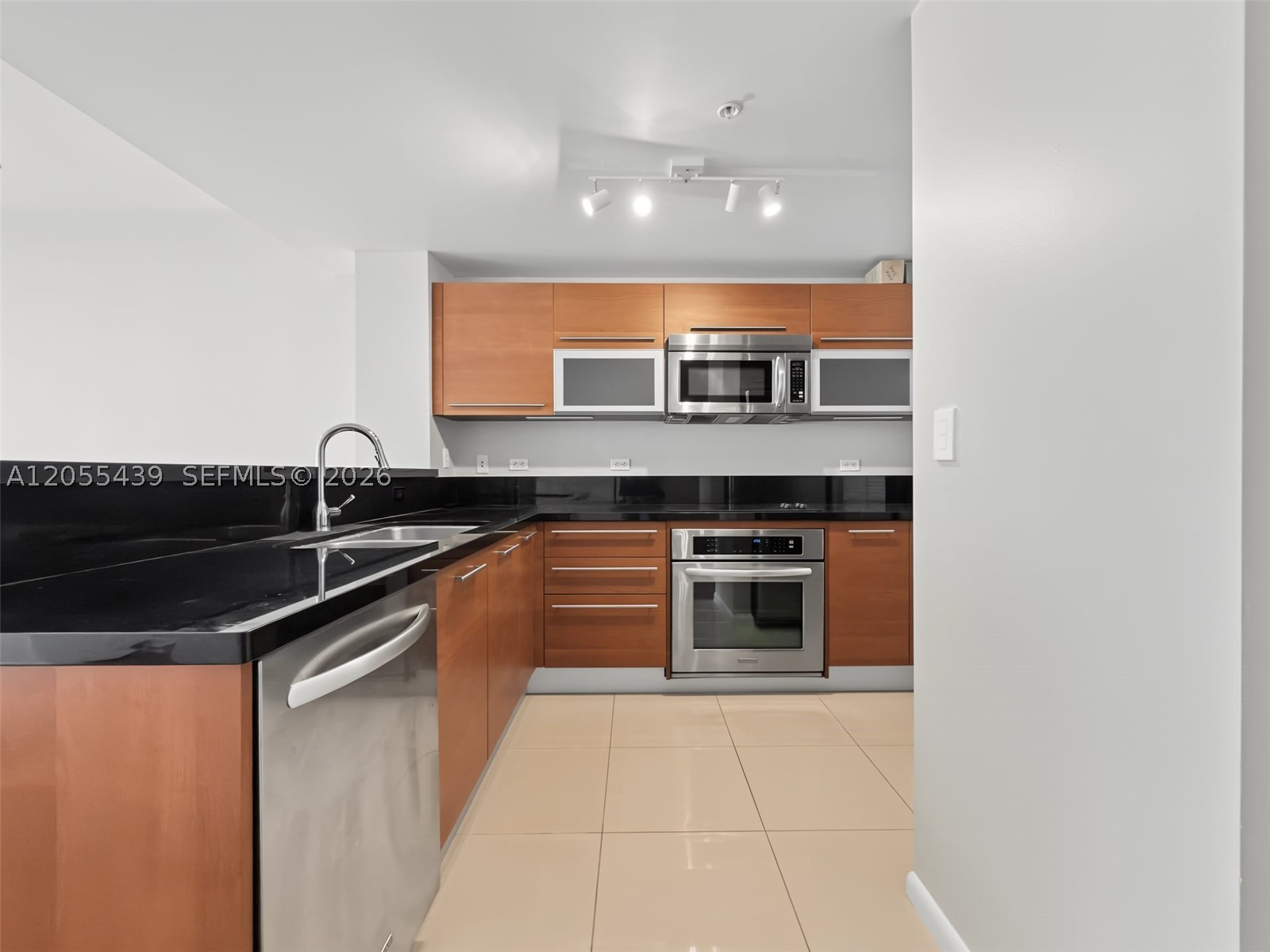253 NE 2nd St #1804, Miami FL 33132