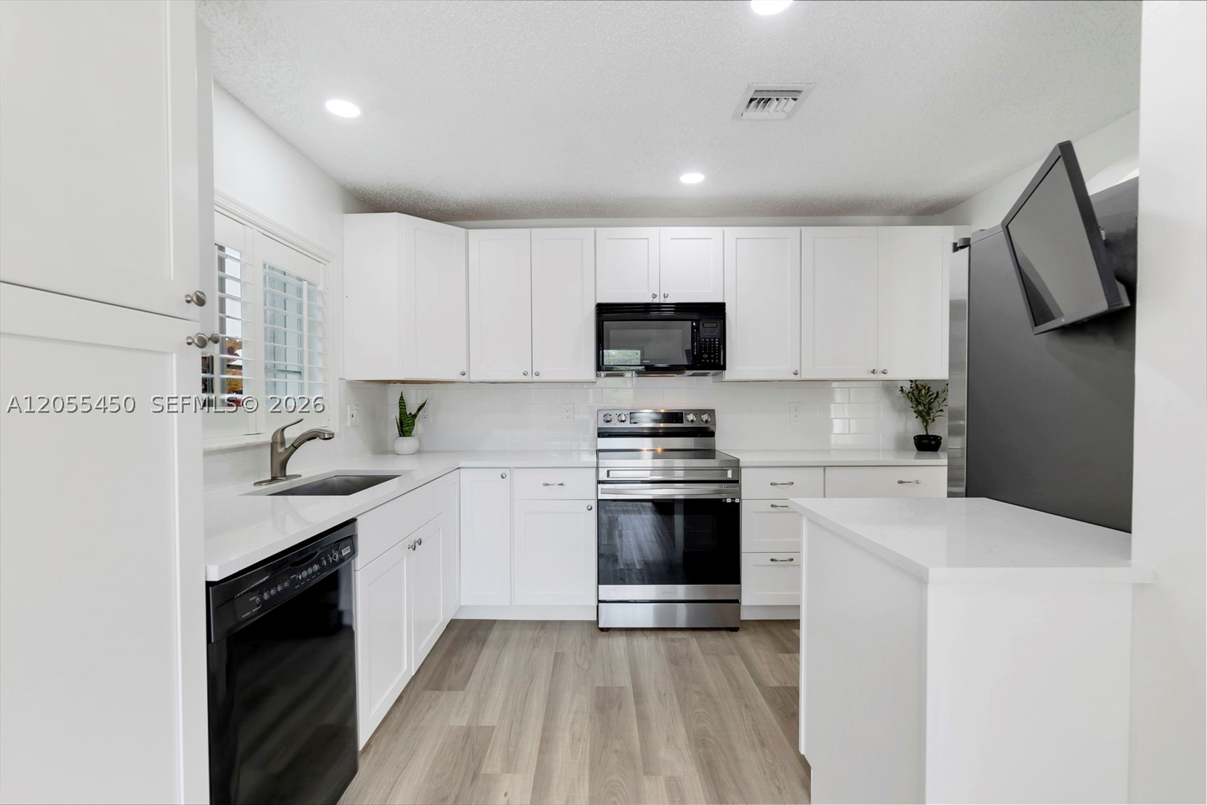 7370 NW 61st Ter, Parkland FL 33067