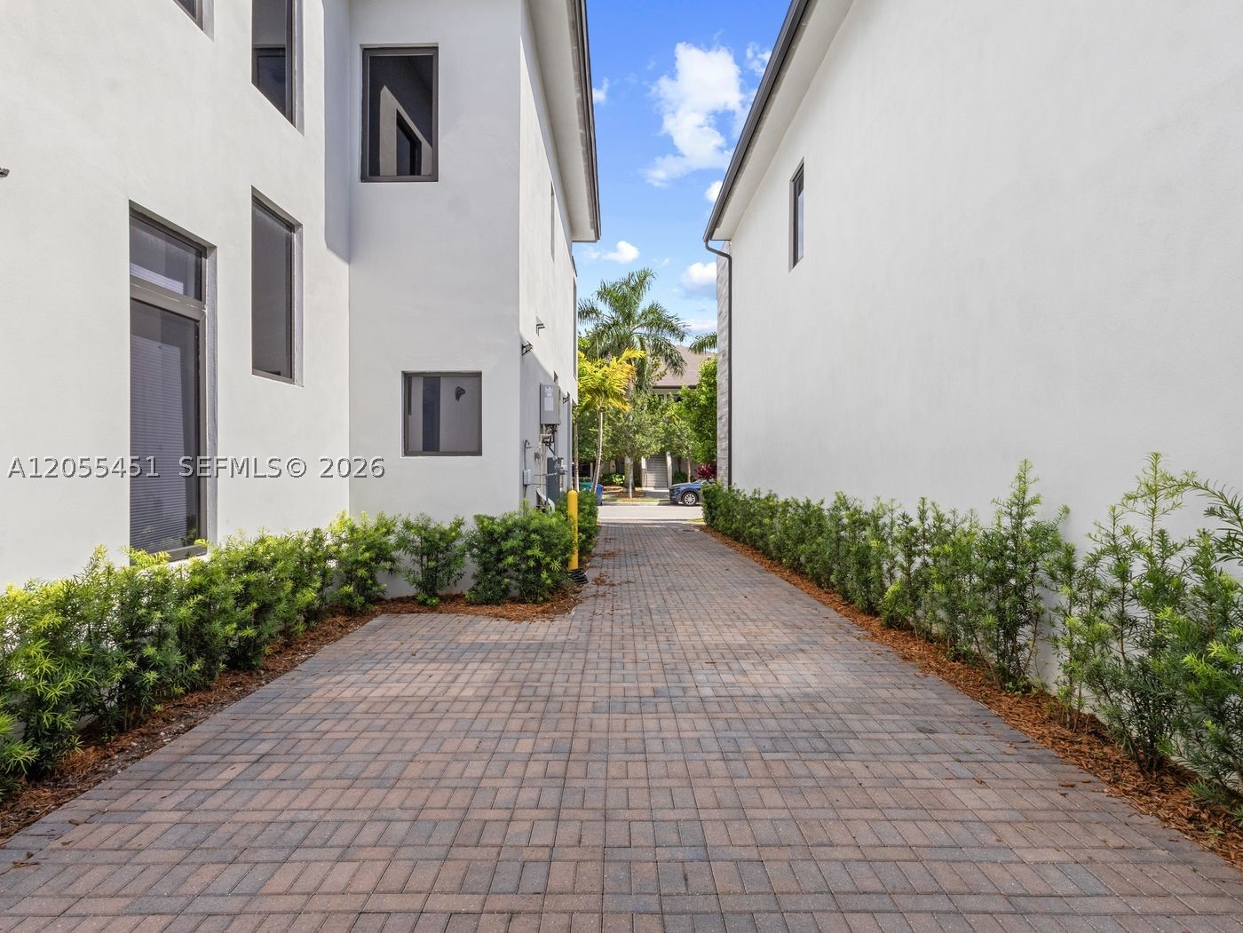 8143 NW 47th Ter, Doral FL 33166
