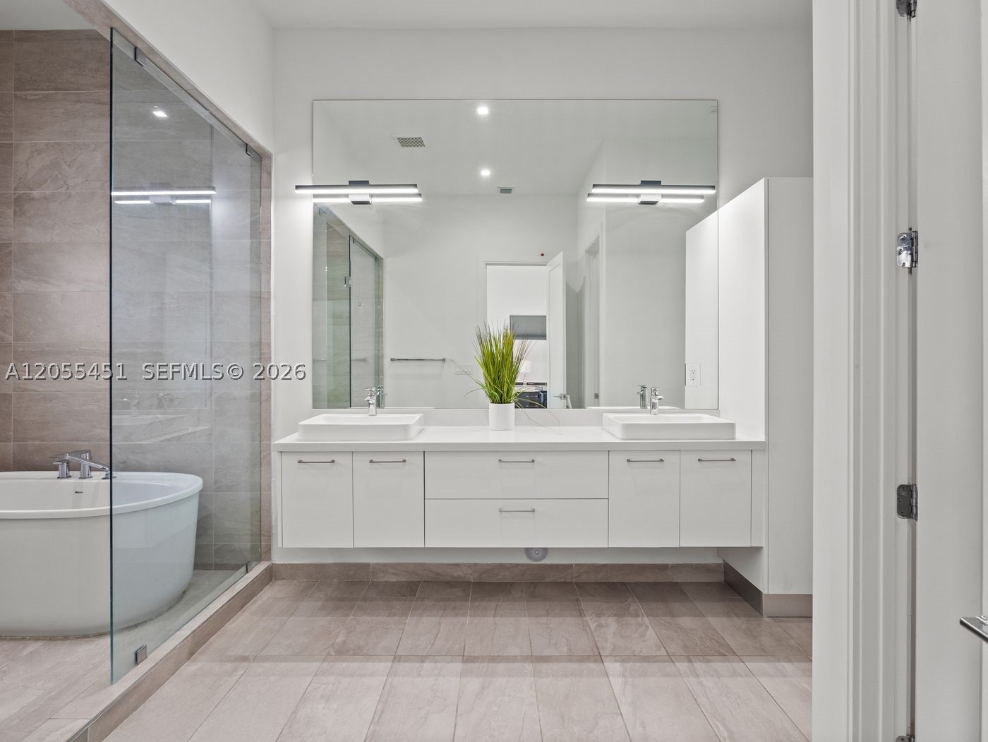 8143 NW 47th Ter, Doral FL 33166