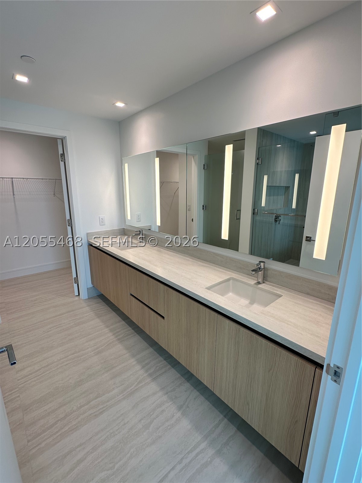 2411 Lagna Cir #1407, North Miami FL 33181