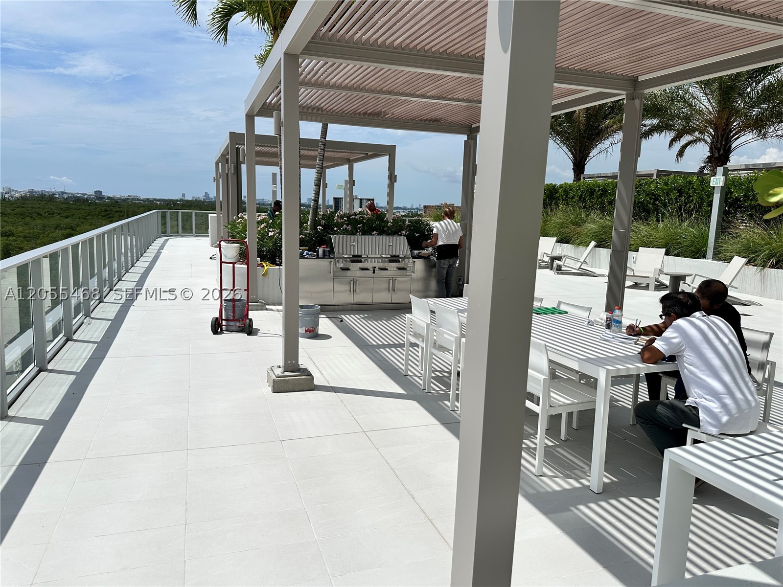 2411 Lagna Cir #1407, North Miami FL 33181