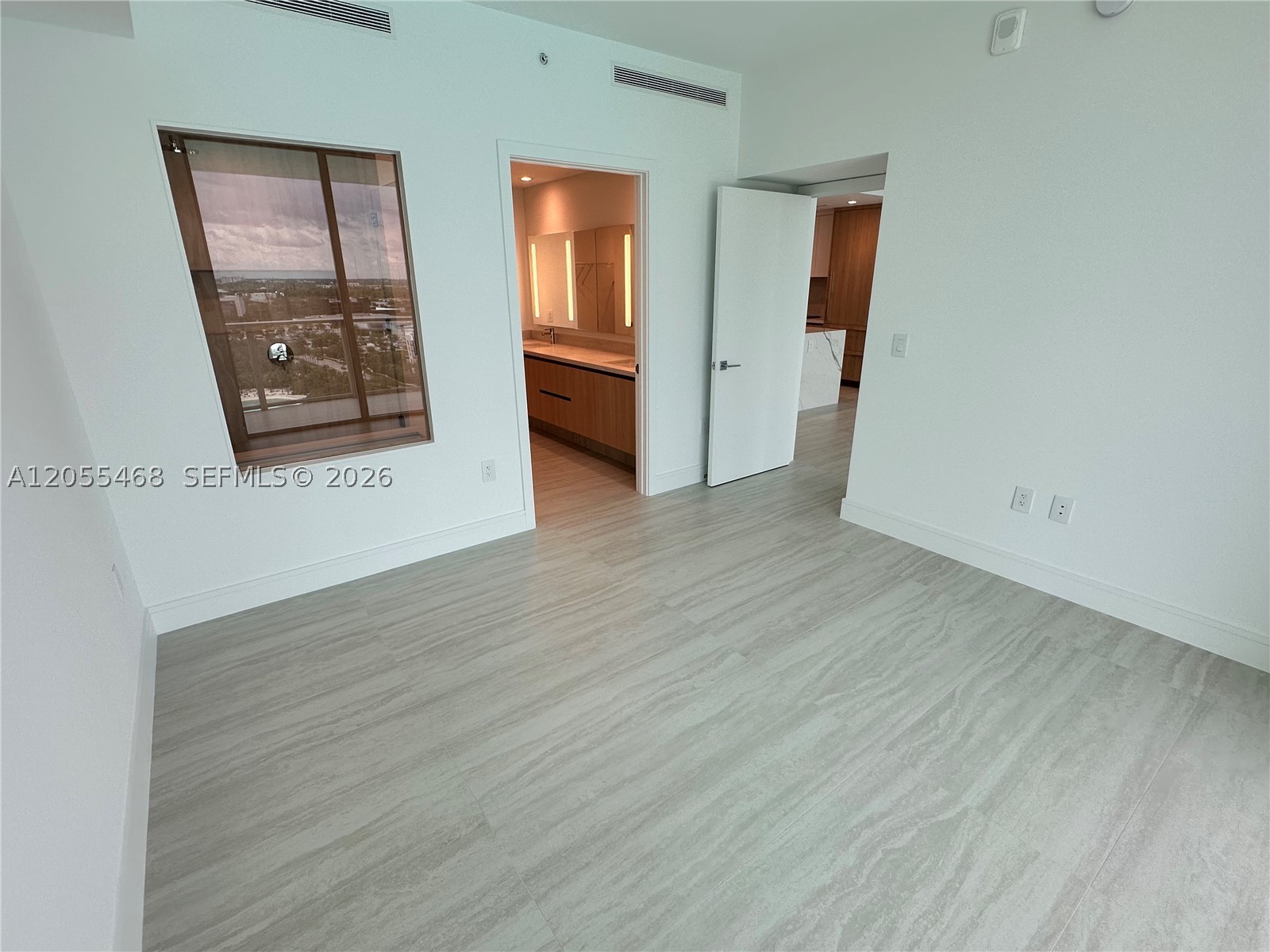 2411 Lagna Cir #1407, North Miami FL 33181