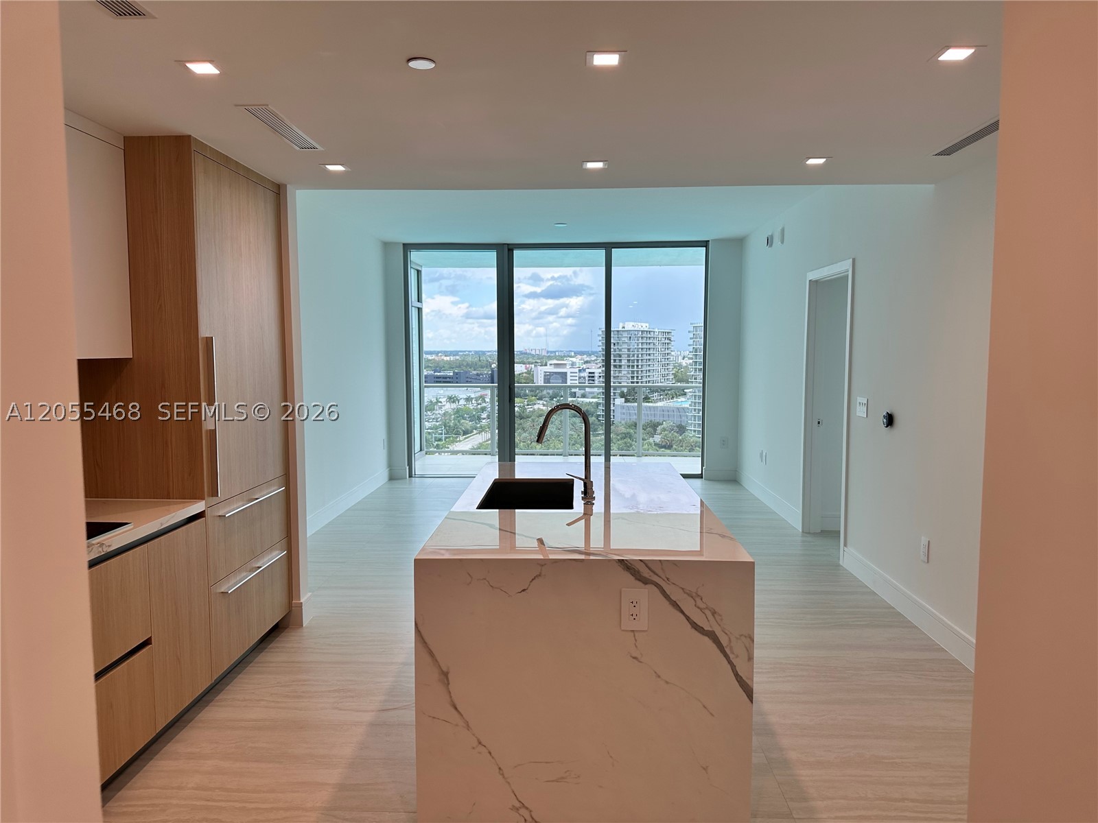 2411 Lagna Cir #1407, North Miami FL 33181