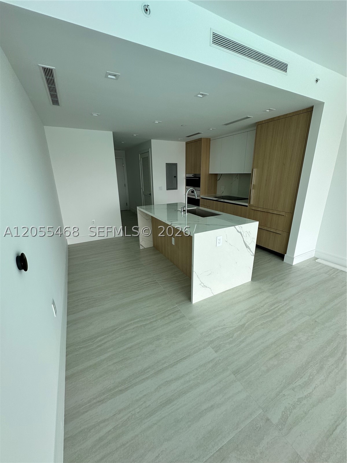 2411 Laguna Cir #1407, North Miami FL 33181