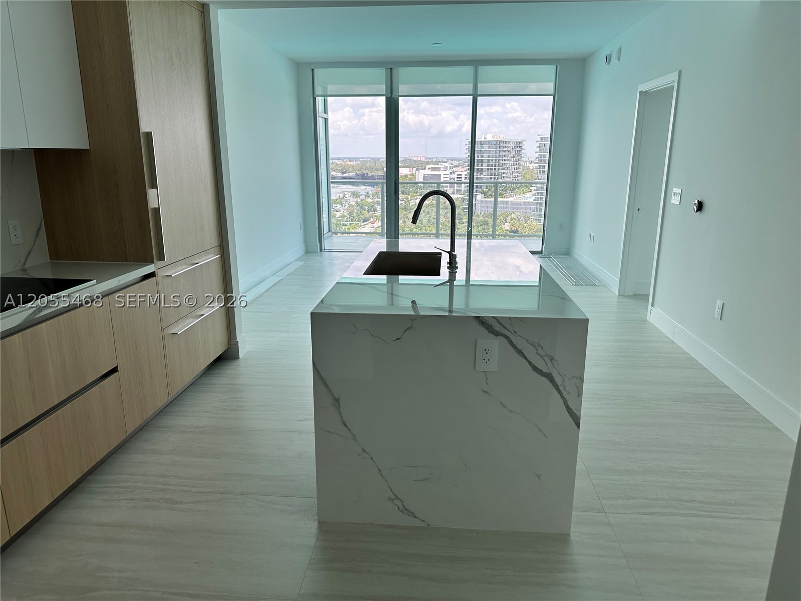 2411 Laguna Cir #1407, North Miami FL 33181