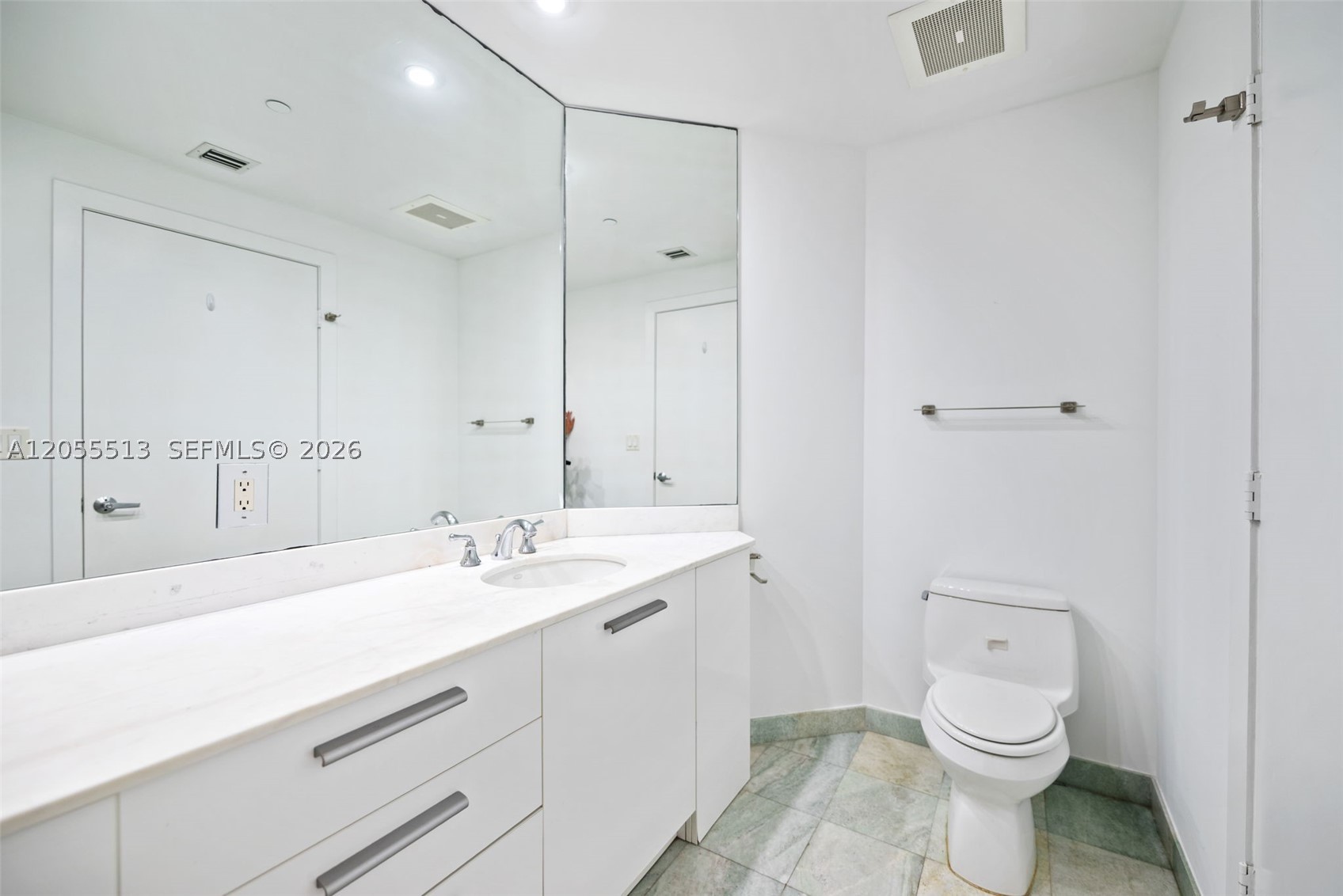 1050 Brickell Ave #3314, Miami FL 33131
