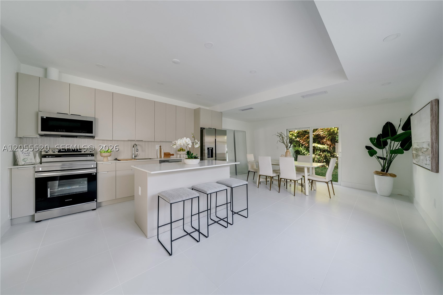 4789 NW 1st St, Miami FL 33126