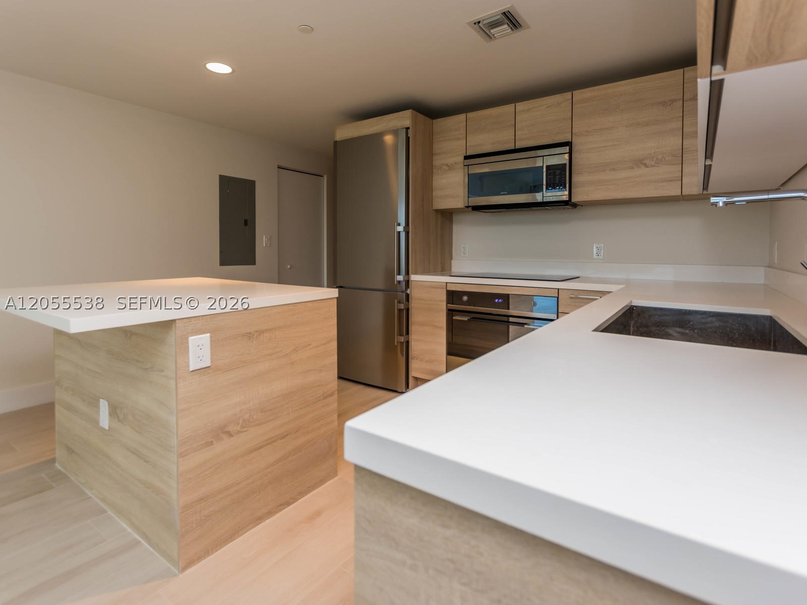 16385 Biscayne Blvd #1103, North Miami Beach FL 33160