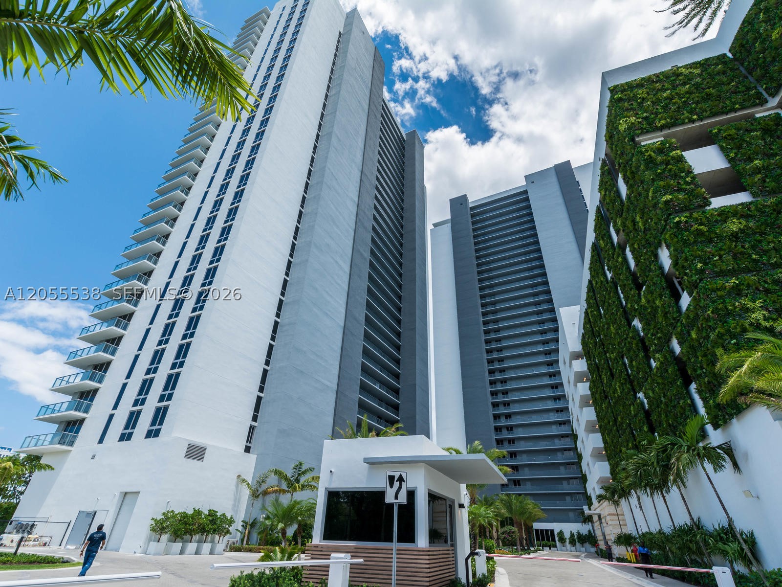 16385 Biscayne Blvd #1103, North Miami Beach FL 33160