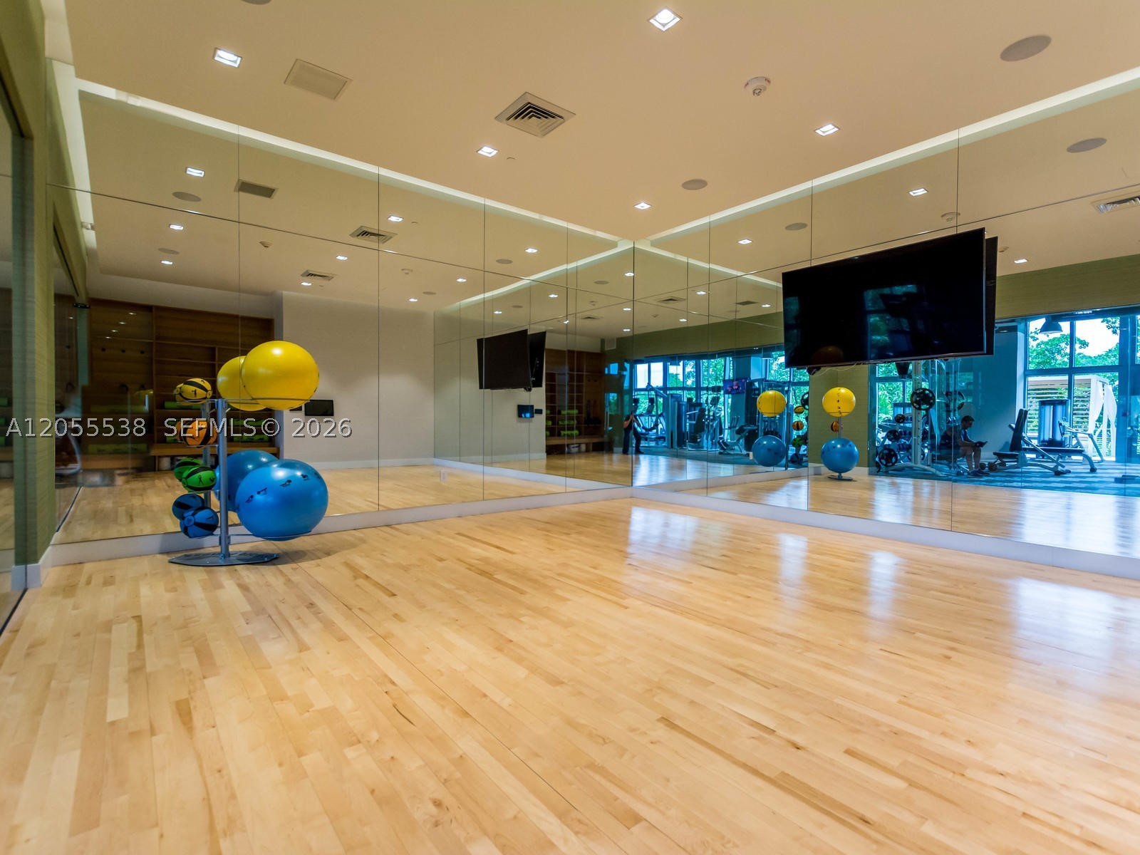 16385 Biscayne Blvd #1103, North Miami Beach FL 33160