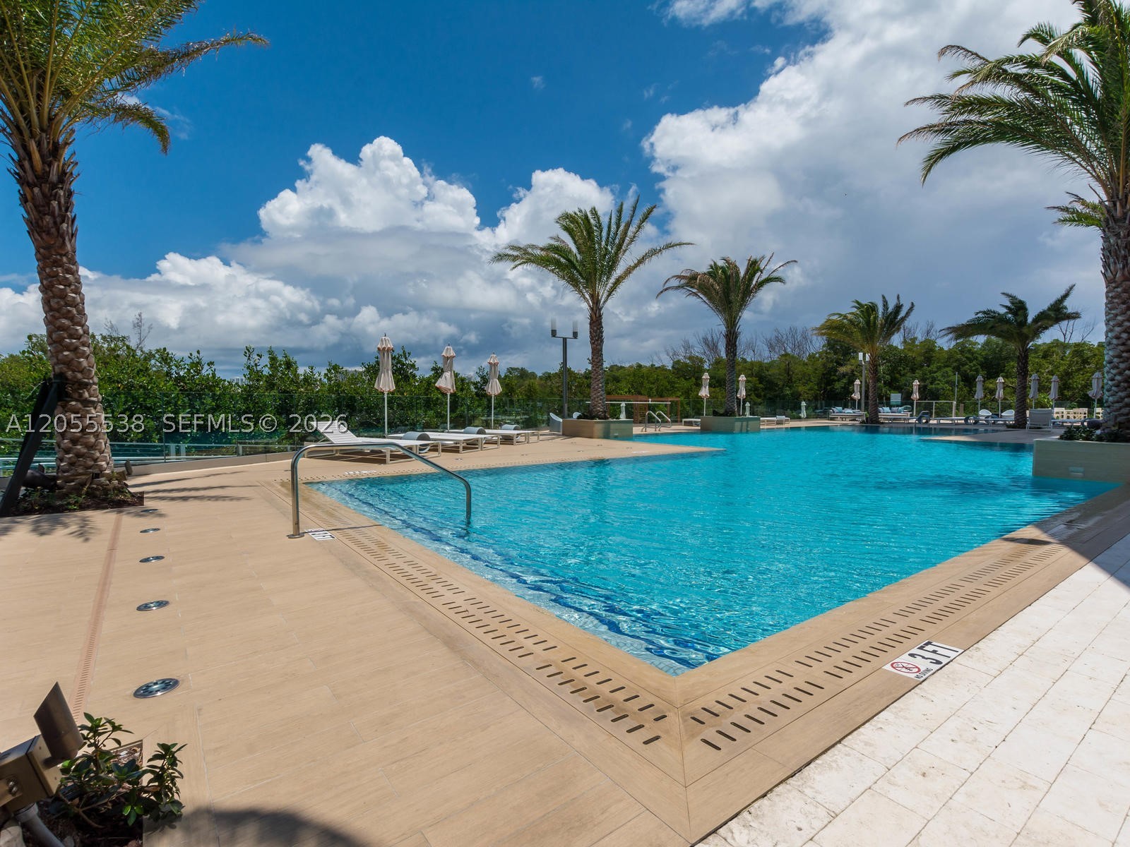 16385 Biscayne Blvd #1103, North Miami Beach FL 33160