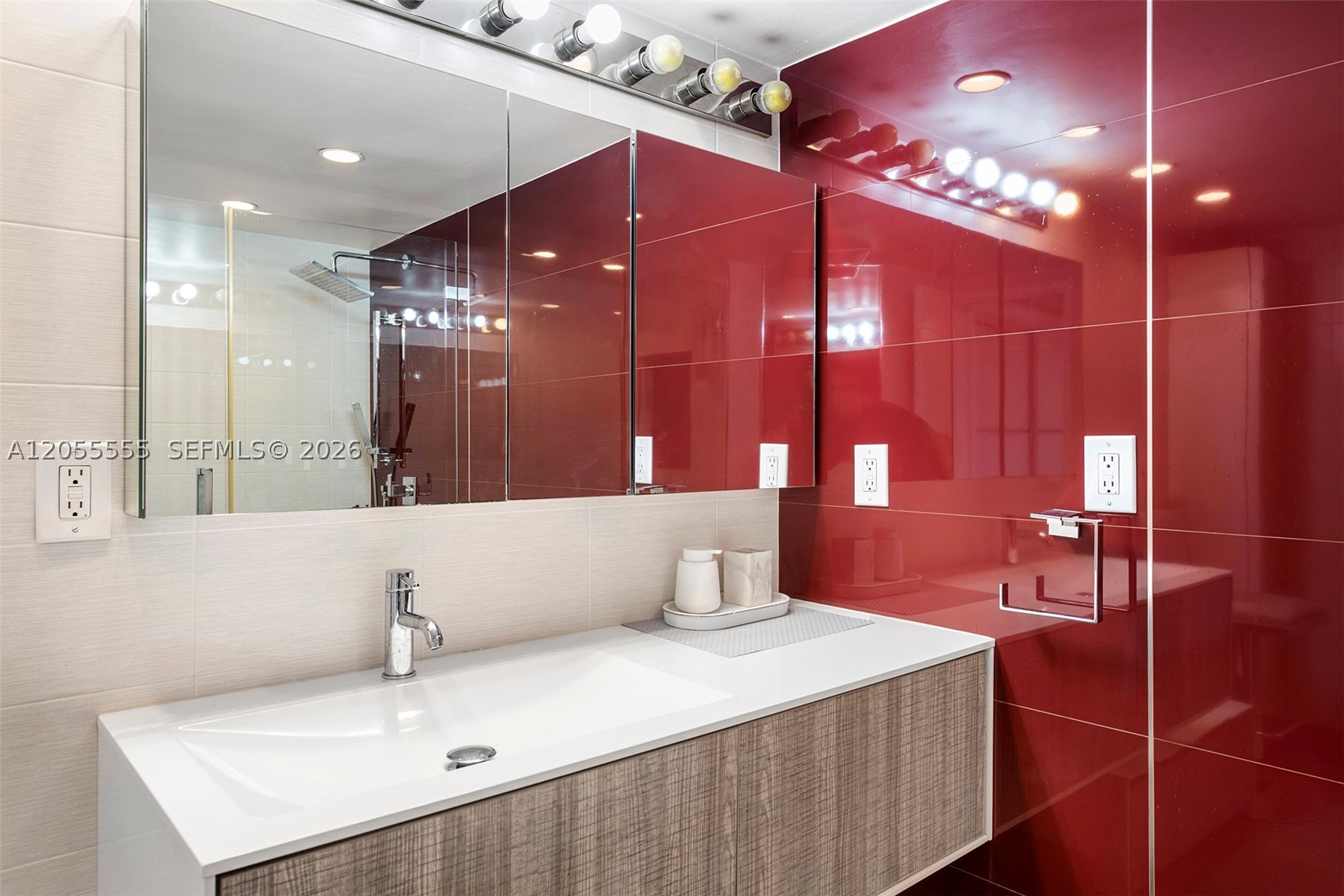 5151 Collins Ave #1420, Miami Beach FL 33140