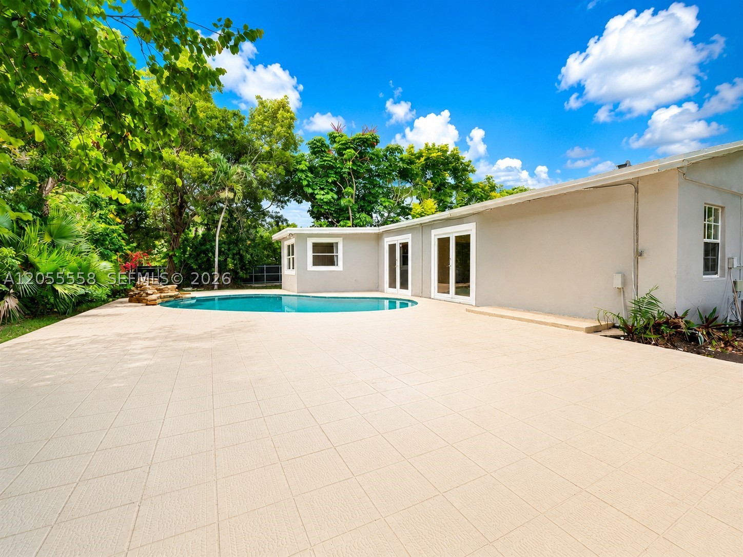 15831 Palmetto Club Dr, Miami FL 33157