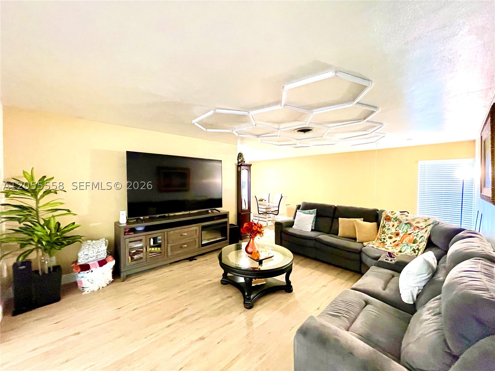 15831 Palmetto Club Dr, Miami FL 33157