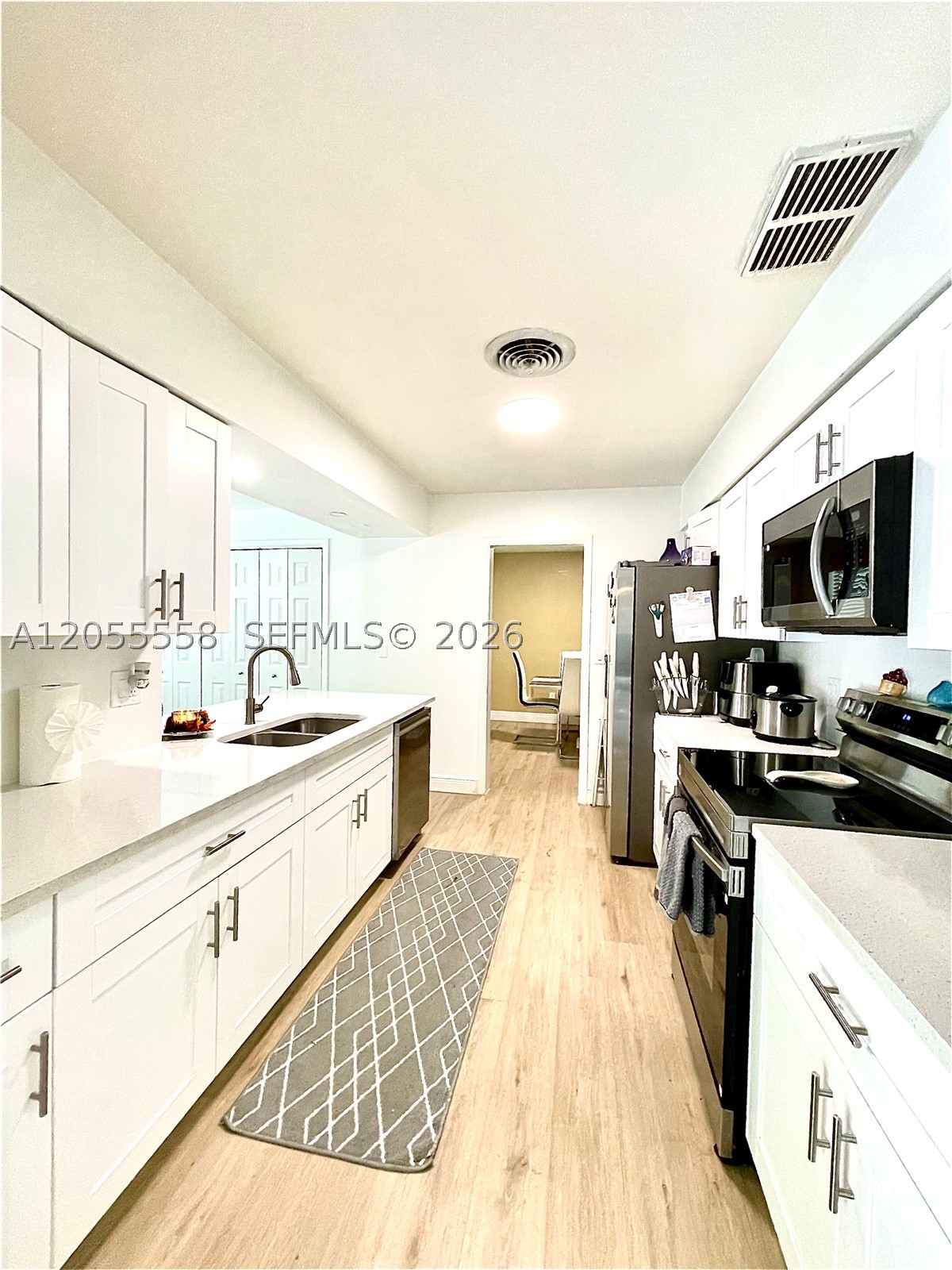 15831 Palmetto Club Dr, Miami FL 33157