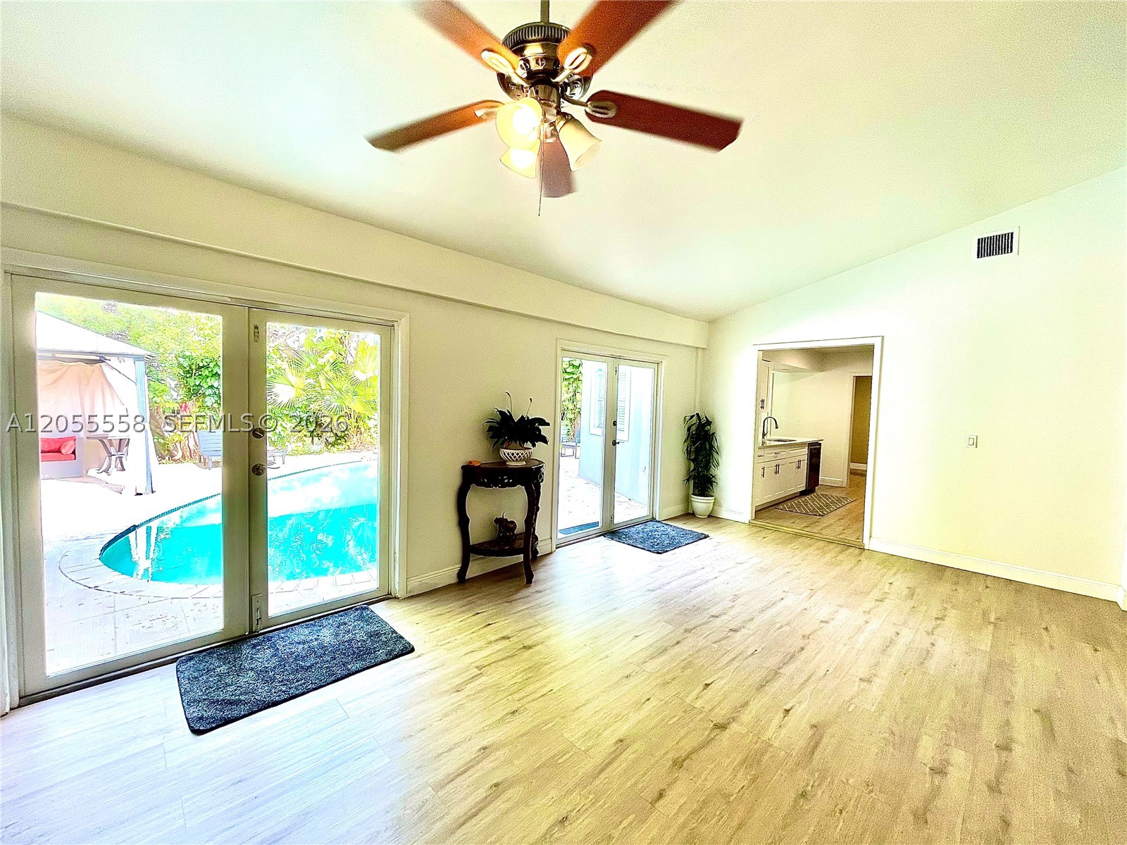 15831 Palmetto Club Dr, Miami FL 33157