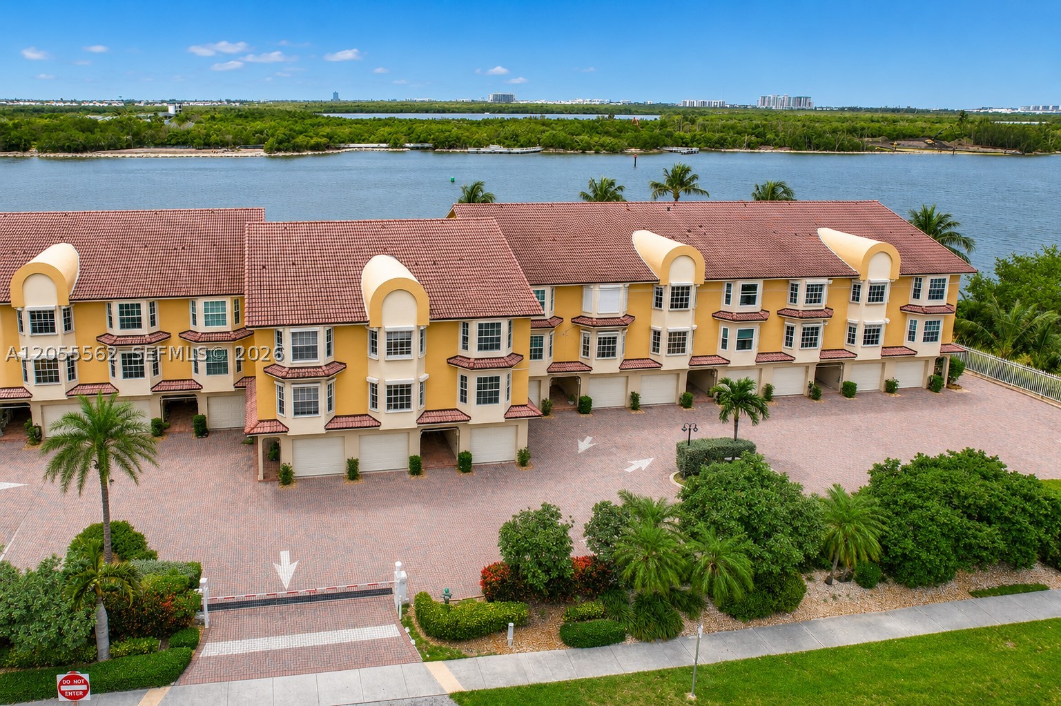 4234 N Ocean Dr, Hollywood FL 33019